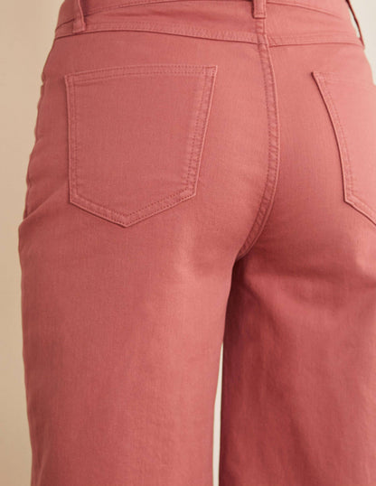Jeans mit weitem Bein und Hornoptik-Knöpfen-Staubrot