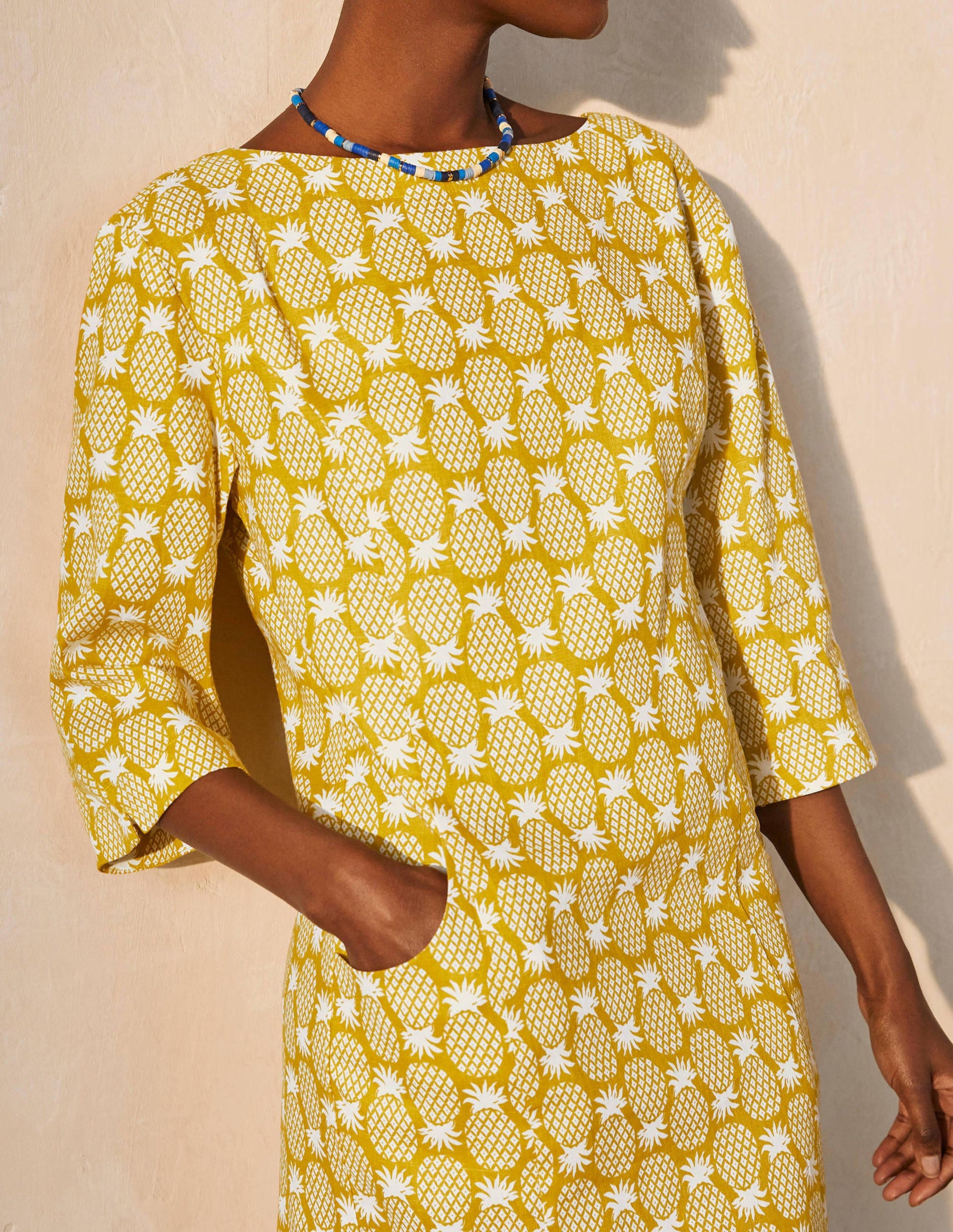 Robe Laurie en lin-Chartreuse, motif géométrique ananas-3
