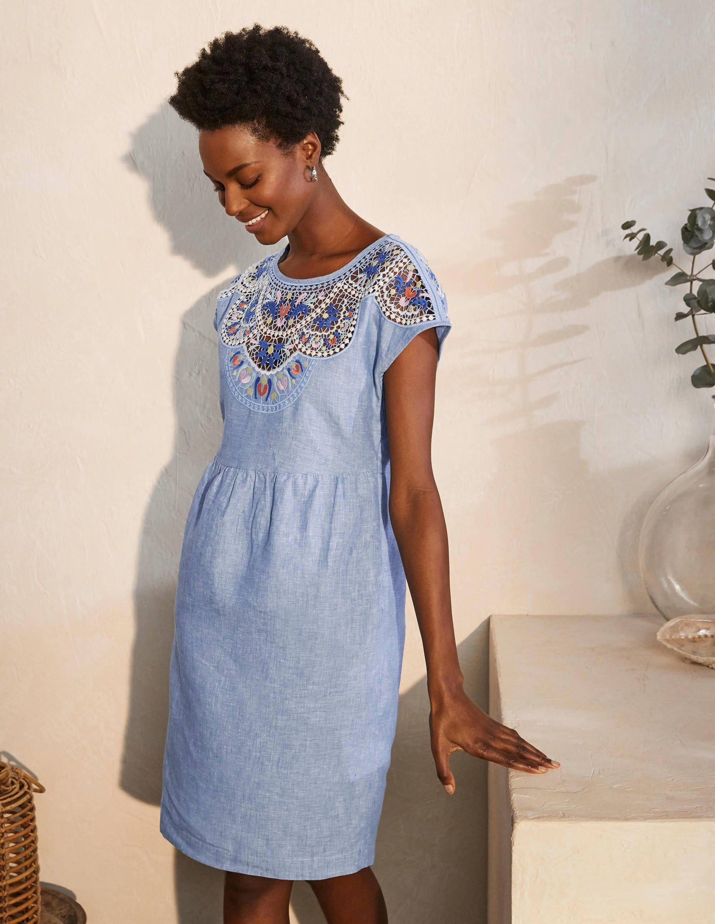 Fleur Leinenkleid mit Stickerei-Graublau, Faux-Uni