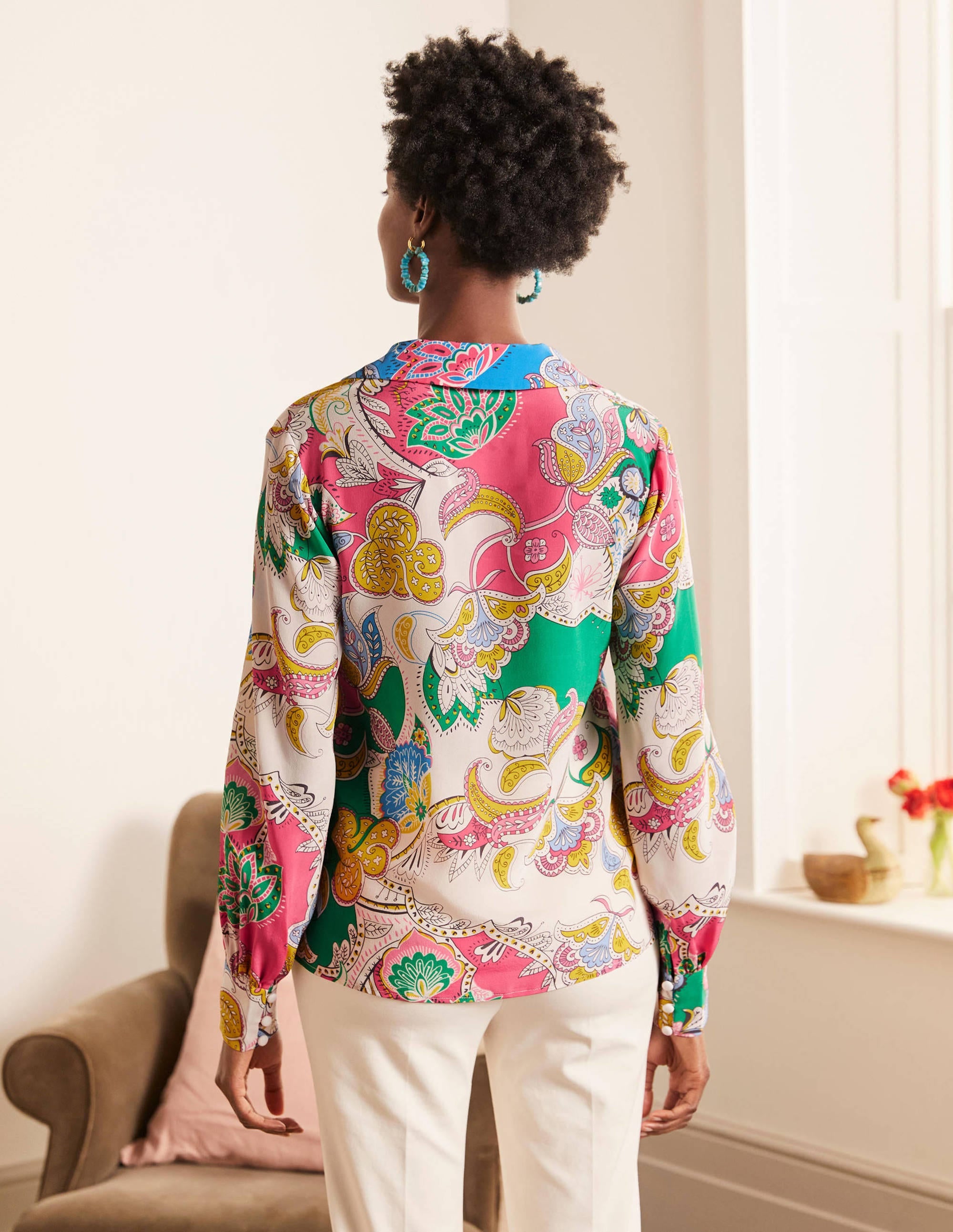 Blouse Lilian en soie-Azalée, motif Enchanted Amour - Image 2