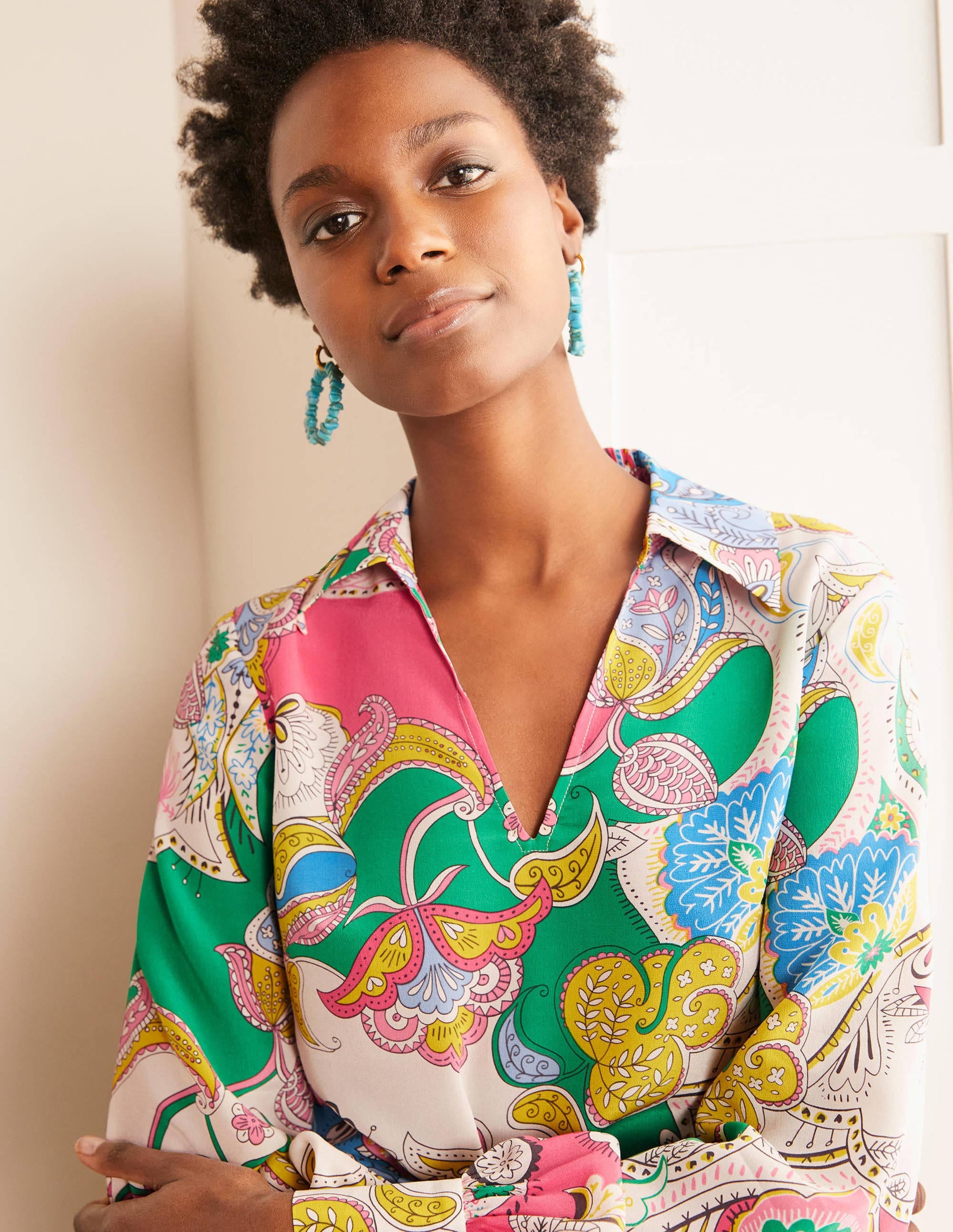 Blouse Lilian en soie-Azalée, motif Enchanted Amour - Image 3