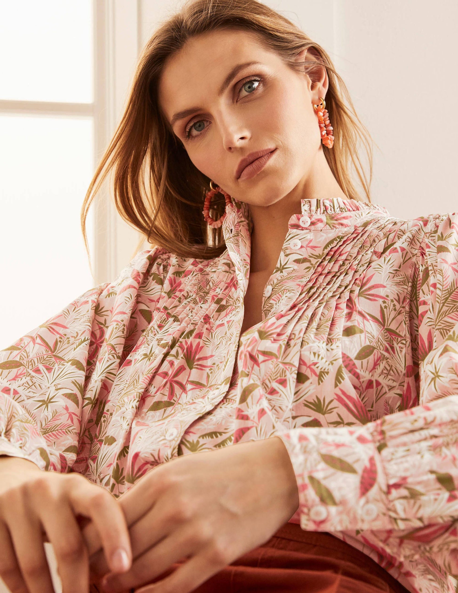 Miranda Blouse-Milkshake, Tropical Palm-4