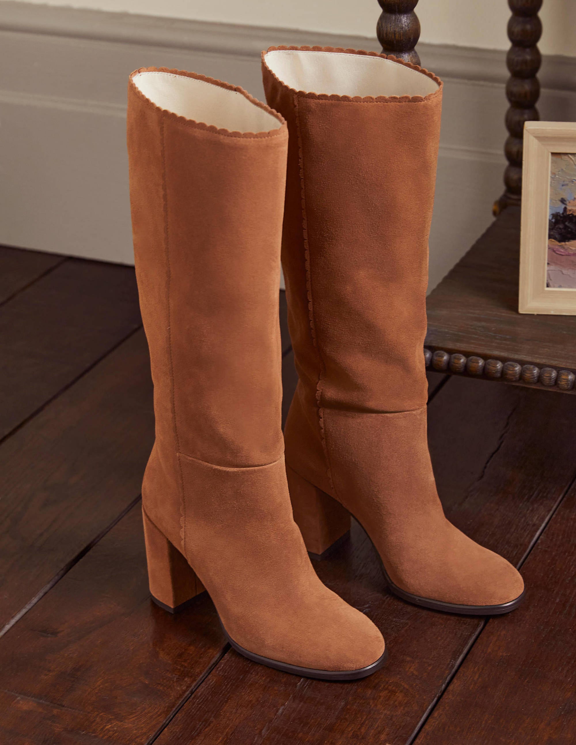 Kniehohe Stiefel mit Muscheldetail-Hellbraun - Image 1