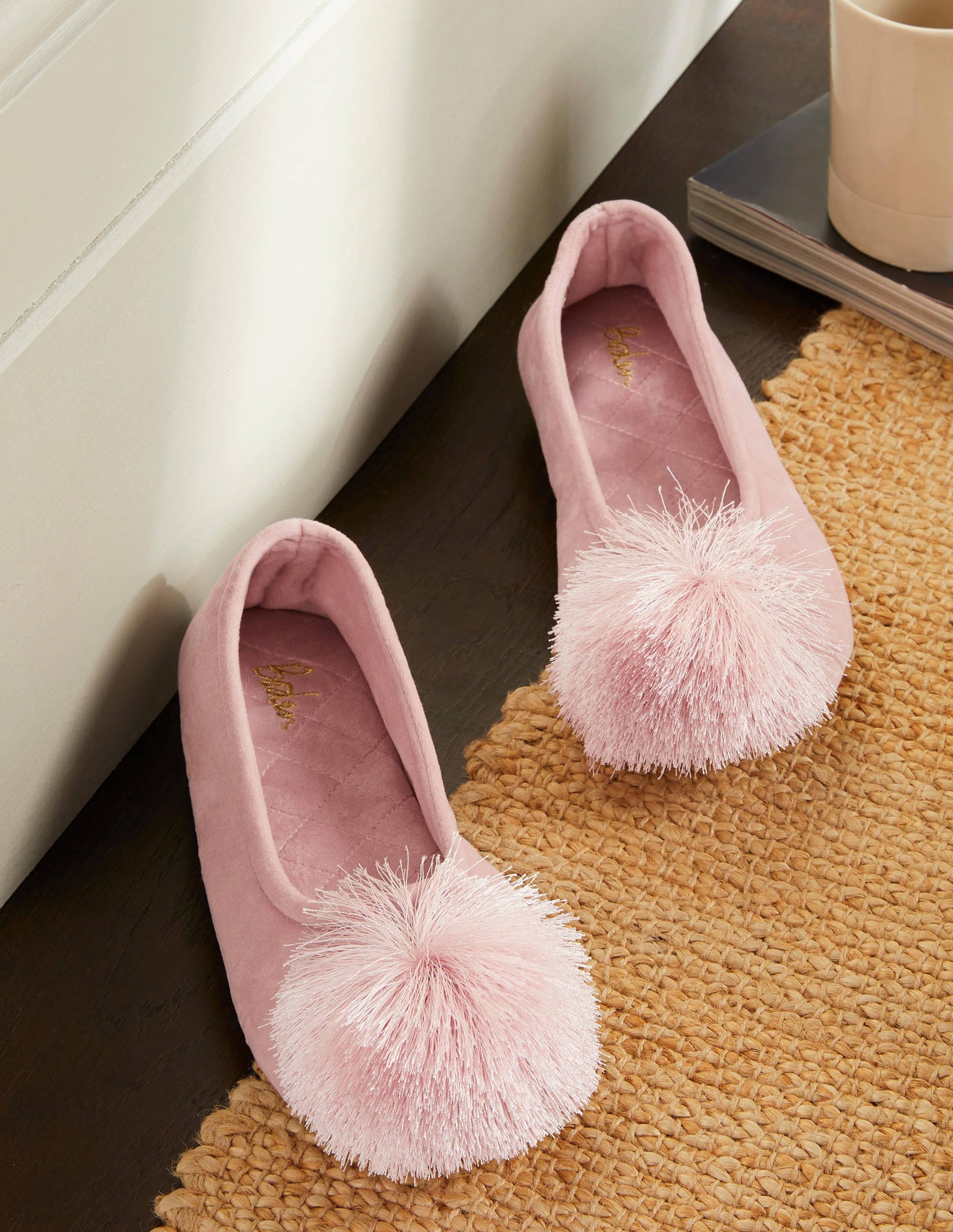 Chaussons à pompon-Milkshake-1