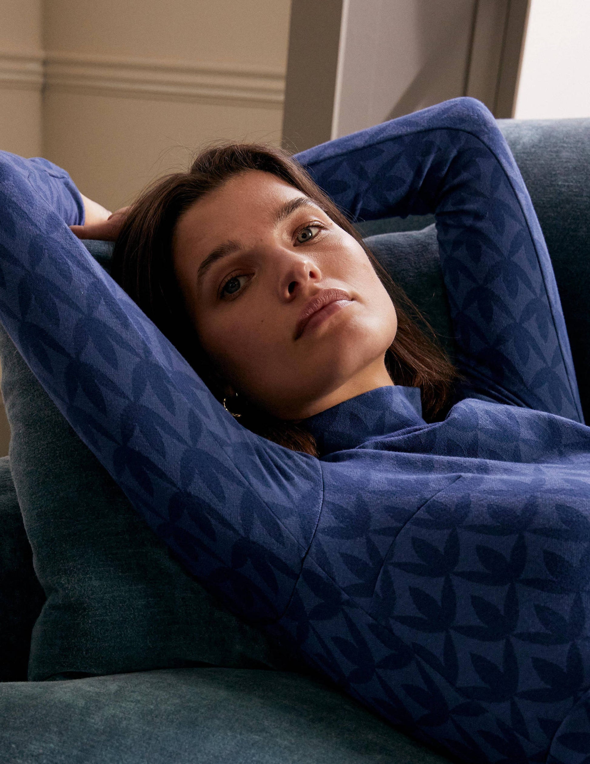 Jacquard-Kleid mit Stehkragen-DE_D9_Colour translations_Test076-2