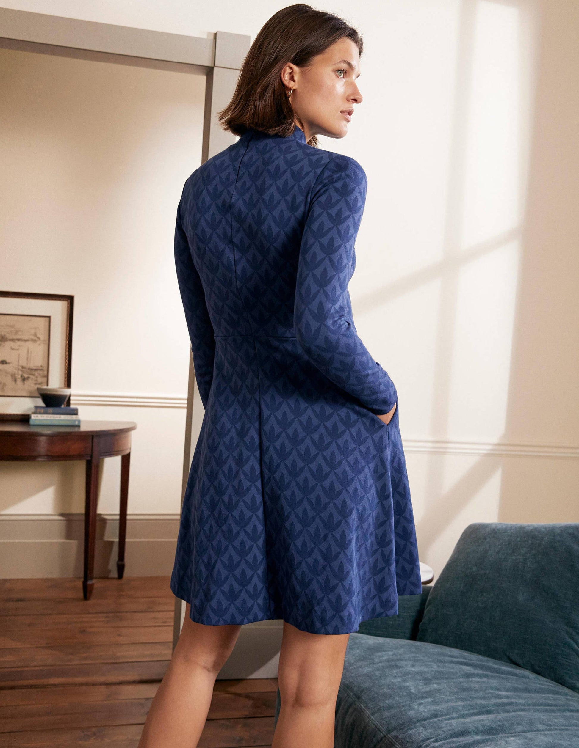 Jacquard-Kleid mit Stehkragen-DE_D9_Colour translations_Test076-3