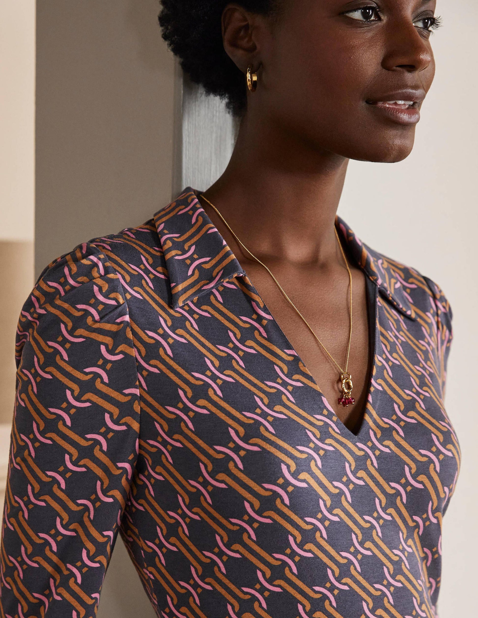 Jersey-Midikleid mit Kragen-Ockergelb, Geometrisches Gliedermuster-2