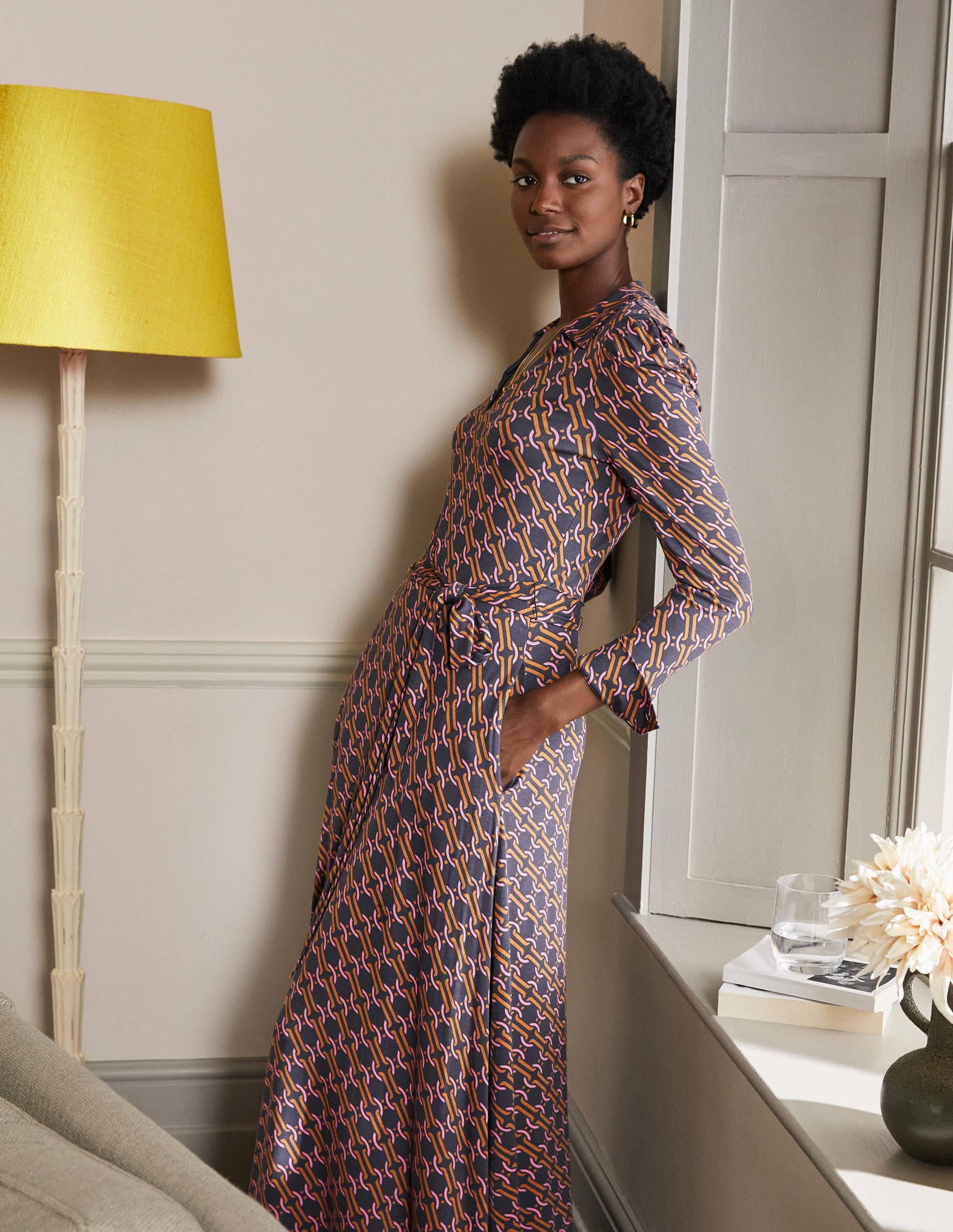 Jersey-Midikleid mit Kragen-Ockergelb, Geometrisches Gliedermuster-4