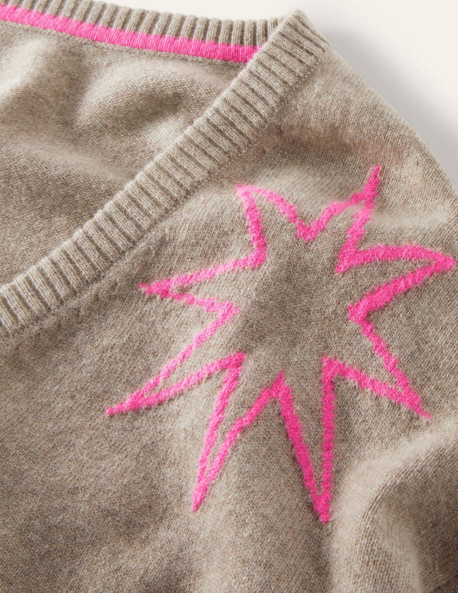 Lässiger Kaschmirpullover mit V-Ausschnitt-Grauer Achat, Neonrosa Sterne-6