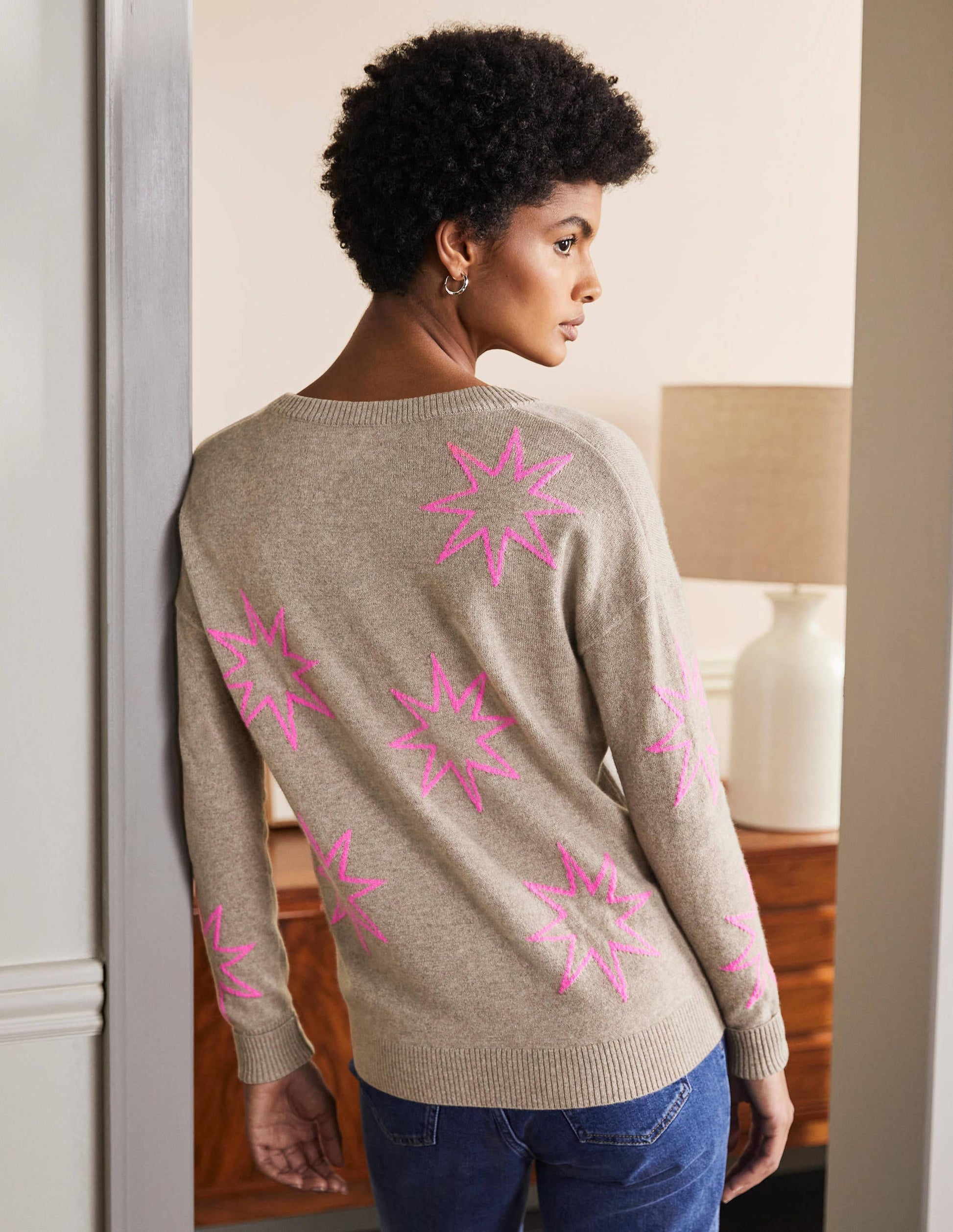 Lässiger Kaschmirpullover mit V-Ausschnitt-Grauer Achat, Neonrosa Sterne-3