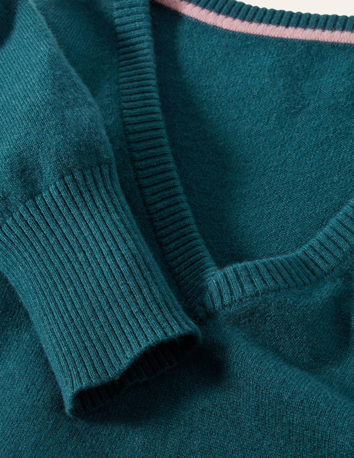 Lässiger Kaschmirpullover mit V-Ausschnitt-Jadegrün