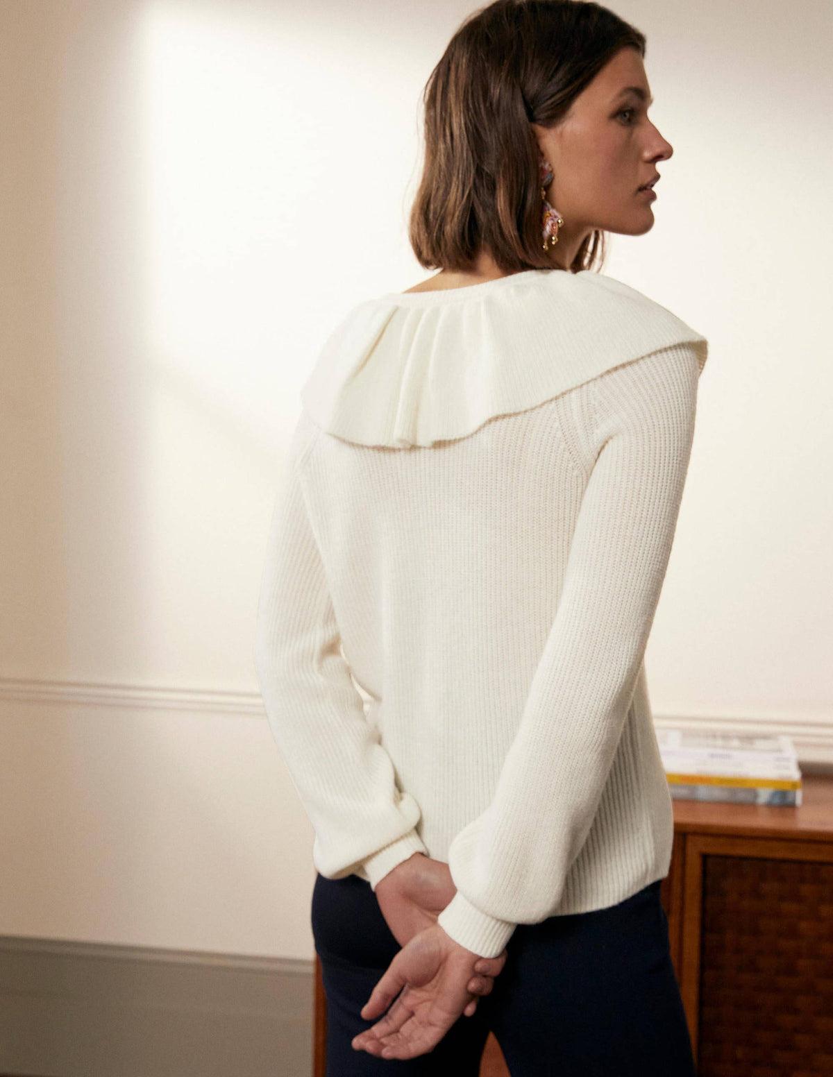 Flauschiger Pullover mit Rüschenkragen-Naturweiß-3