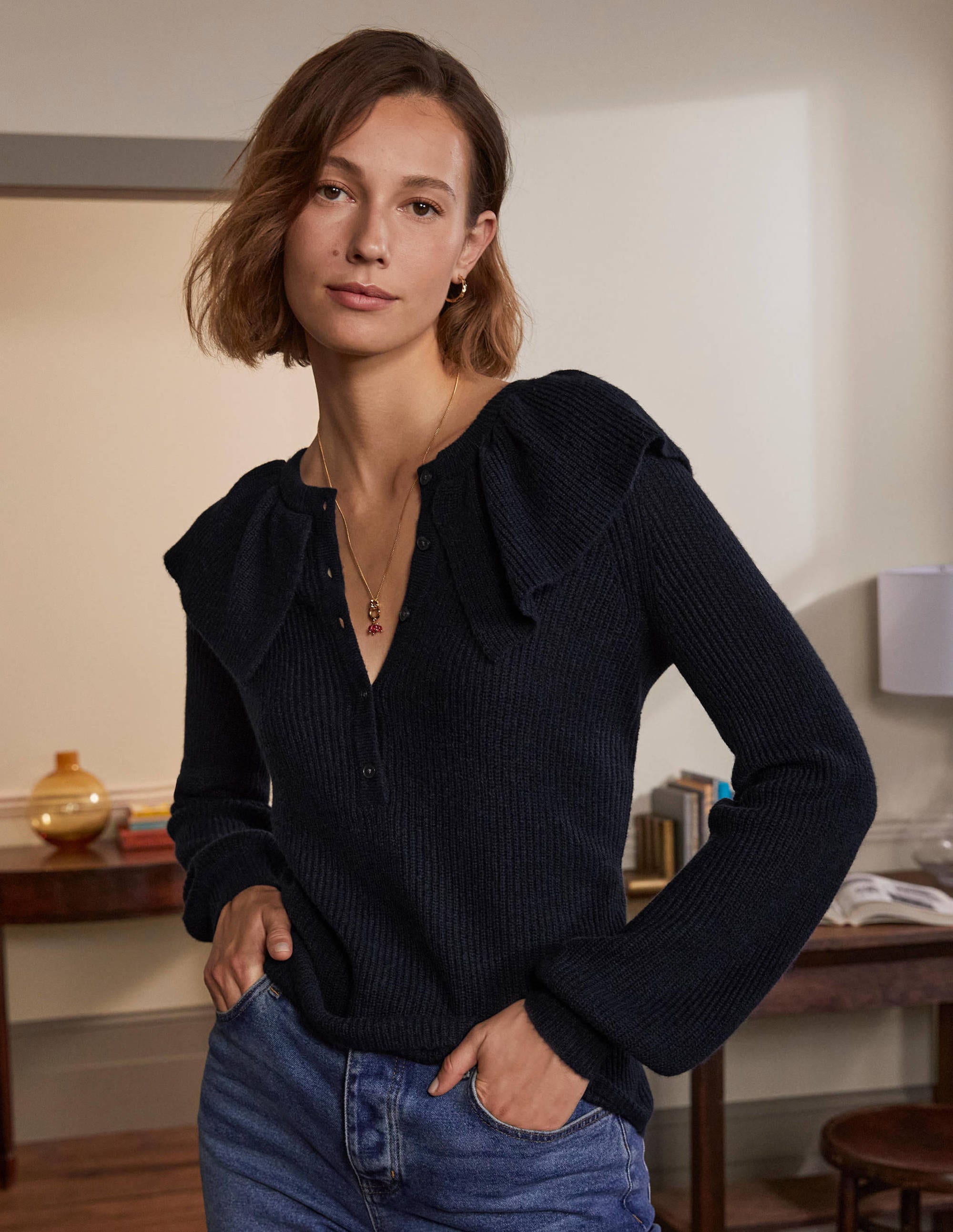 Flauschiger Pullover mit Rüschenkragen-Marineblau - Image 1
