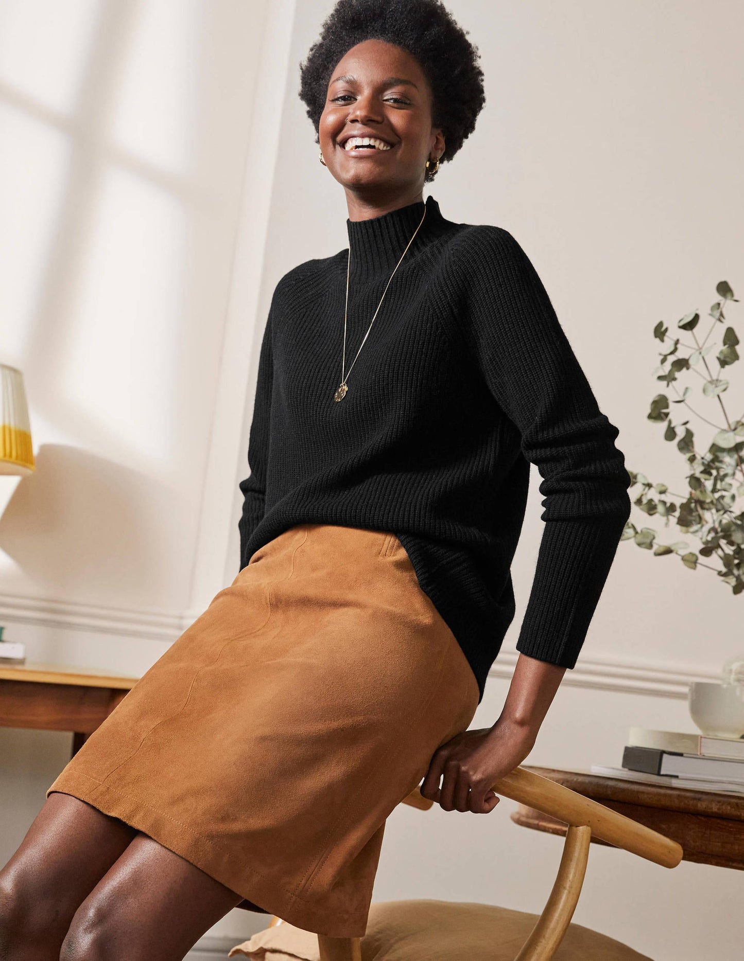 Mia Gerippter Pullover mit hohem Kragen-Schwarz