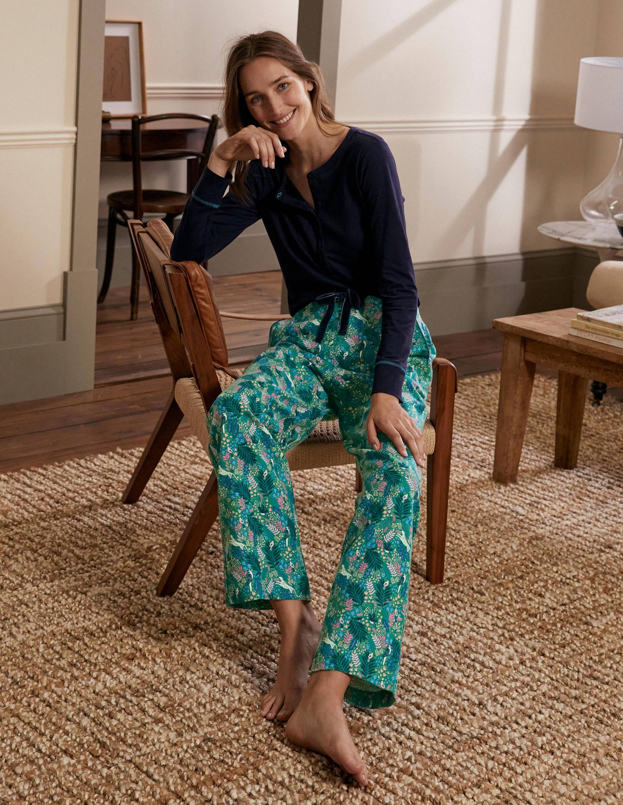 Bas de pyjama Vanessa cosy-Vert feuille, course dans la jungle - Image 1