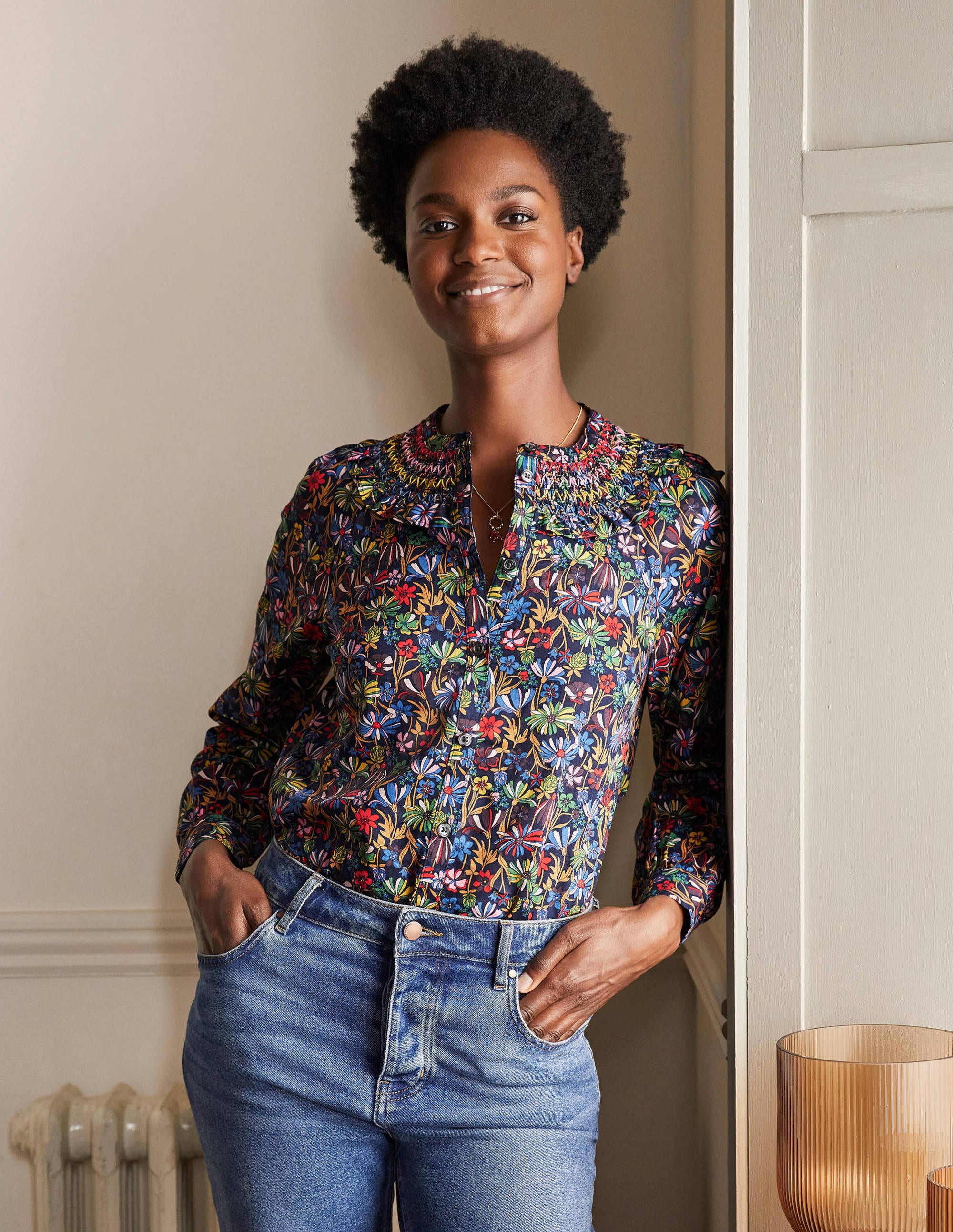 Chemise Leandra en coton à smocks-Bleu marine, motif Wild Dandelion - Image 4