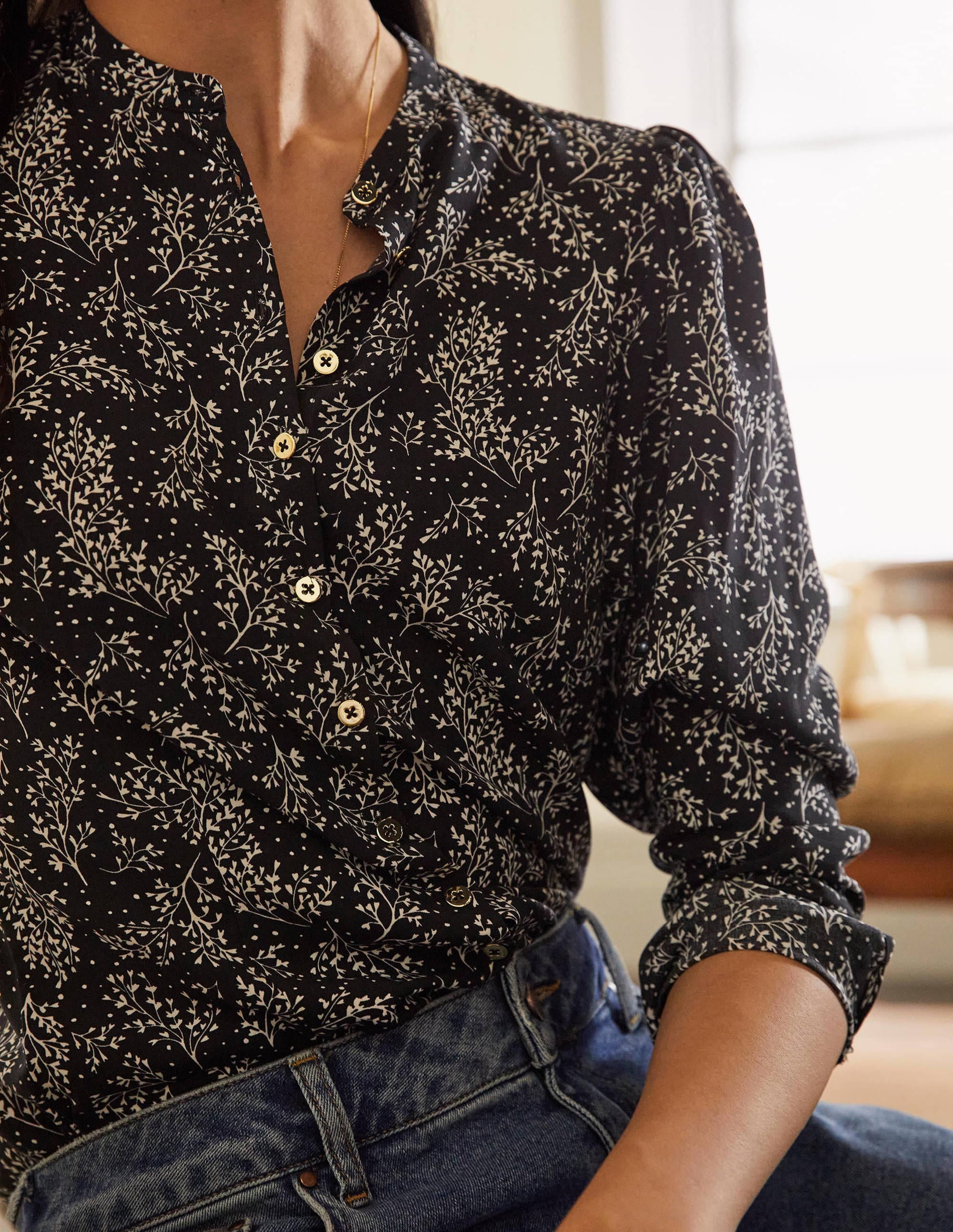 Chemise à manches bouffantes-Motif Leafy Sprig noir - Image 1