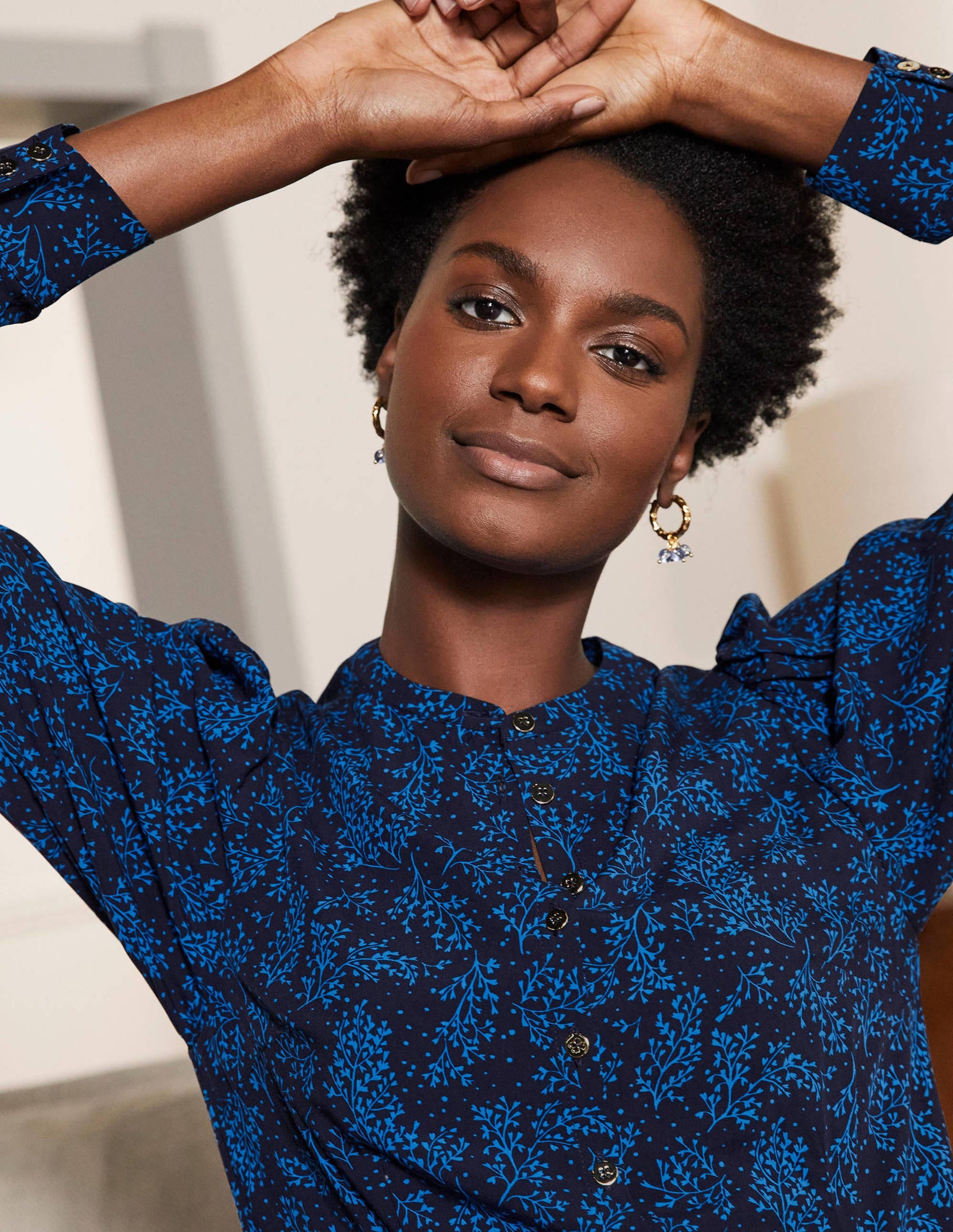 Chemise à manches bouffantes-Motif Leafy Sprig bleu marine/bleu-1