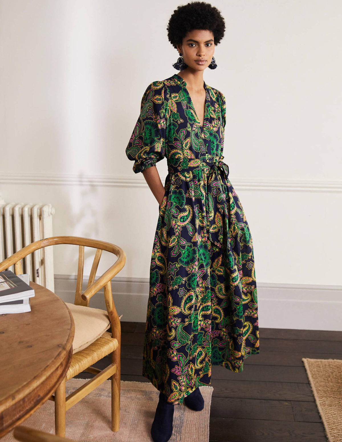 Baumwoll-Maxikleid mit gekerbtem Ausschnitt-Navy, Exotisches Blumenmuster - Image 4