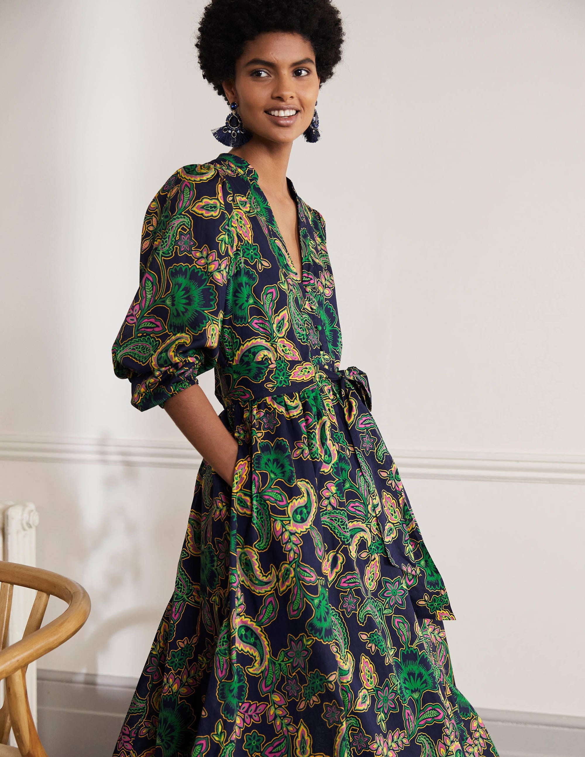 Baumwoll-Maxikleid mit gekerbtem Ausschnitt-Navy, Exotisches Blumenmuster - Image 3