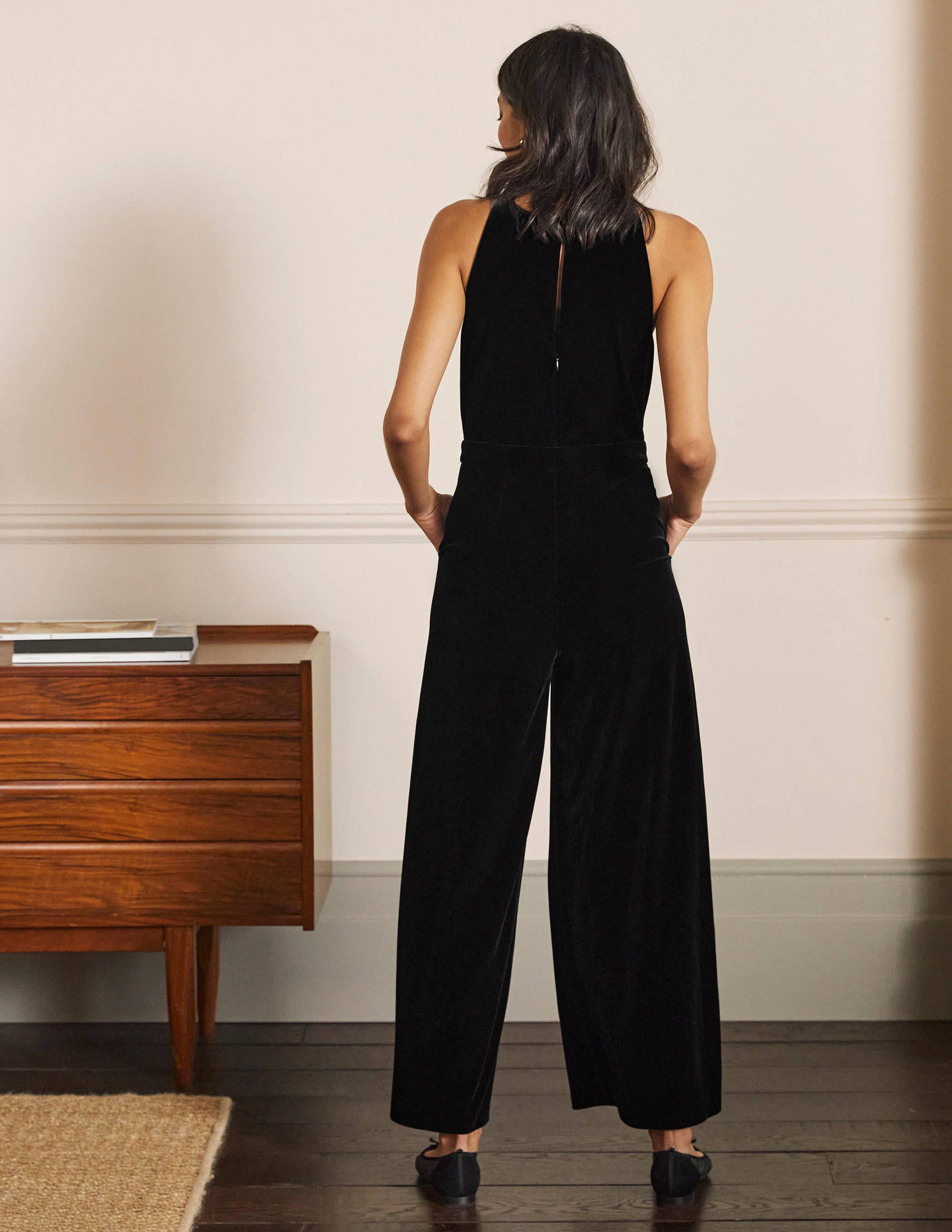 Neckholder-Jumpsuit aus Samt-Schwarz - Image 3