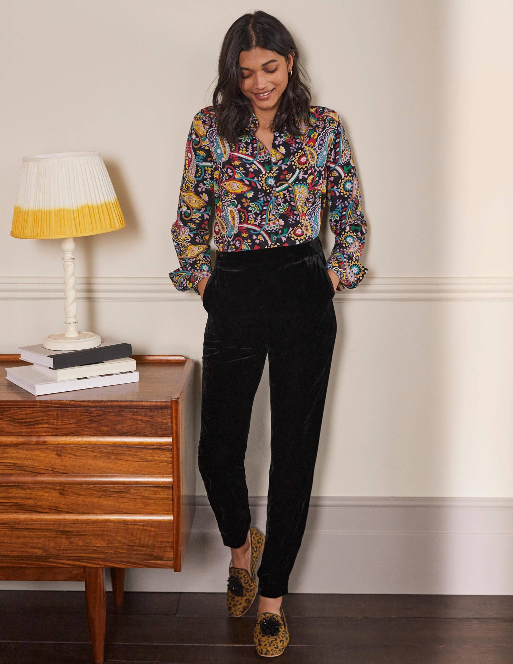 Samthose mit Bündchen-Schwarz-5