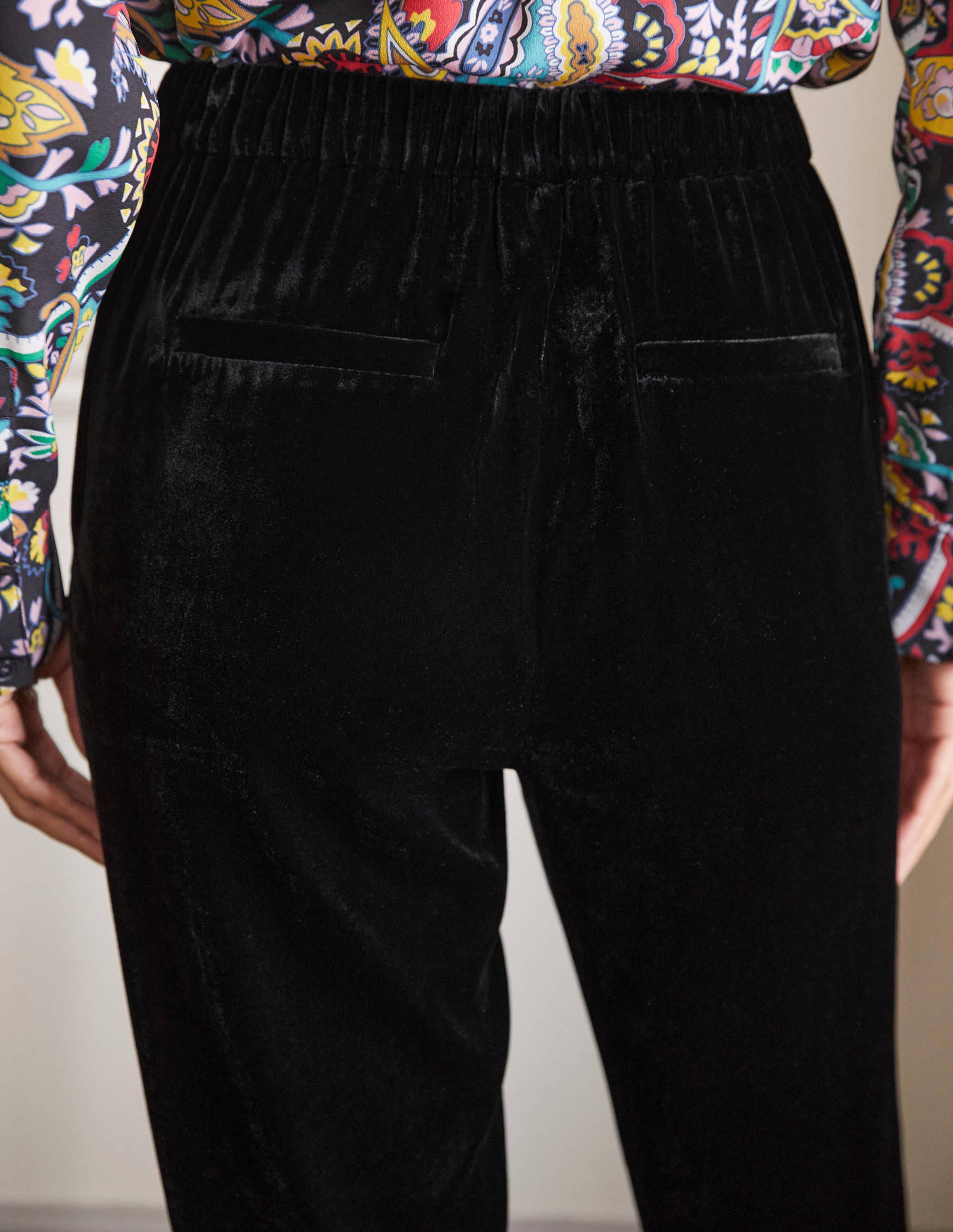 Samthose mit Bündchen-Schwarz - Image 2