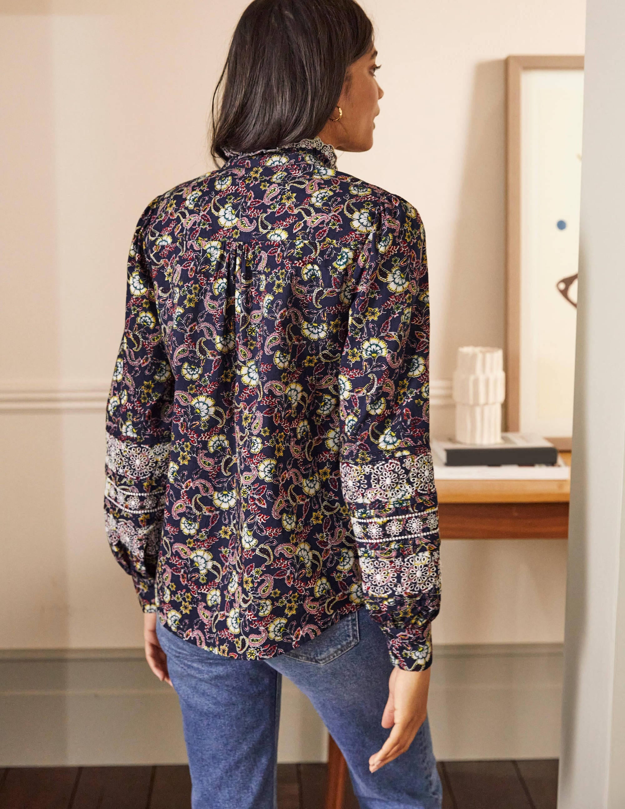 Blouse en coton à broderie anglaise-Bleu marine foncé, motif floral exotique - Image 2