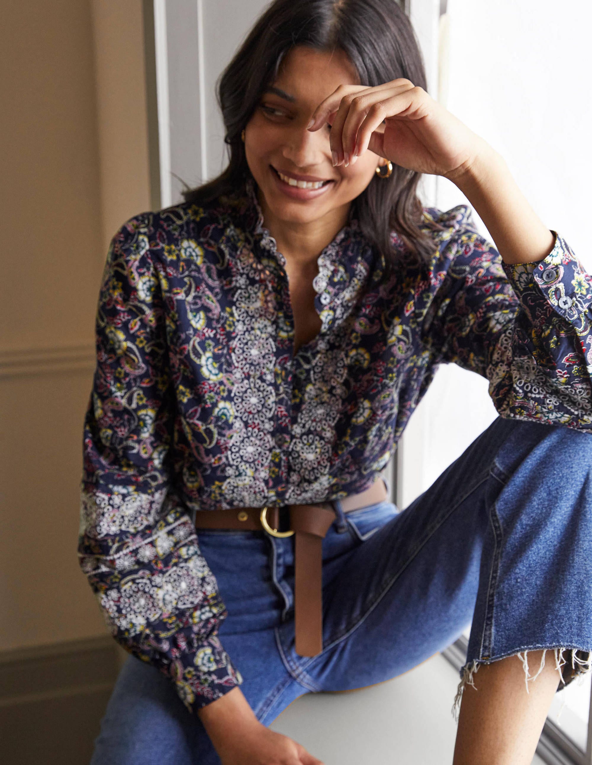 Blouse en coton à broderie anglaise-Bleu marine foncé, motif floral exotique - Image 3