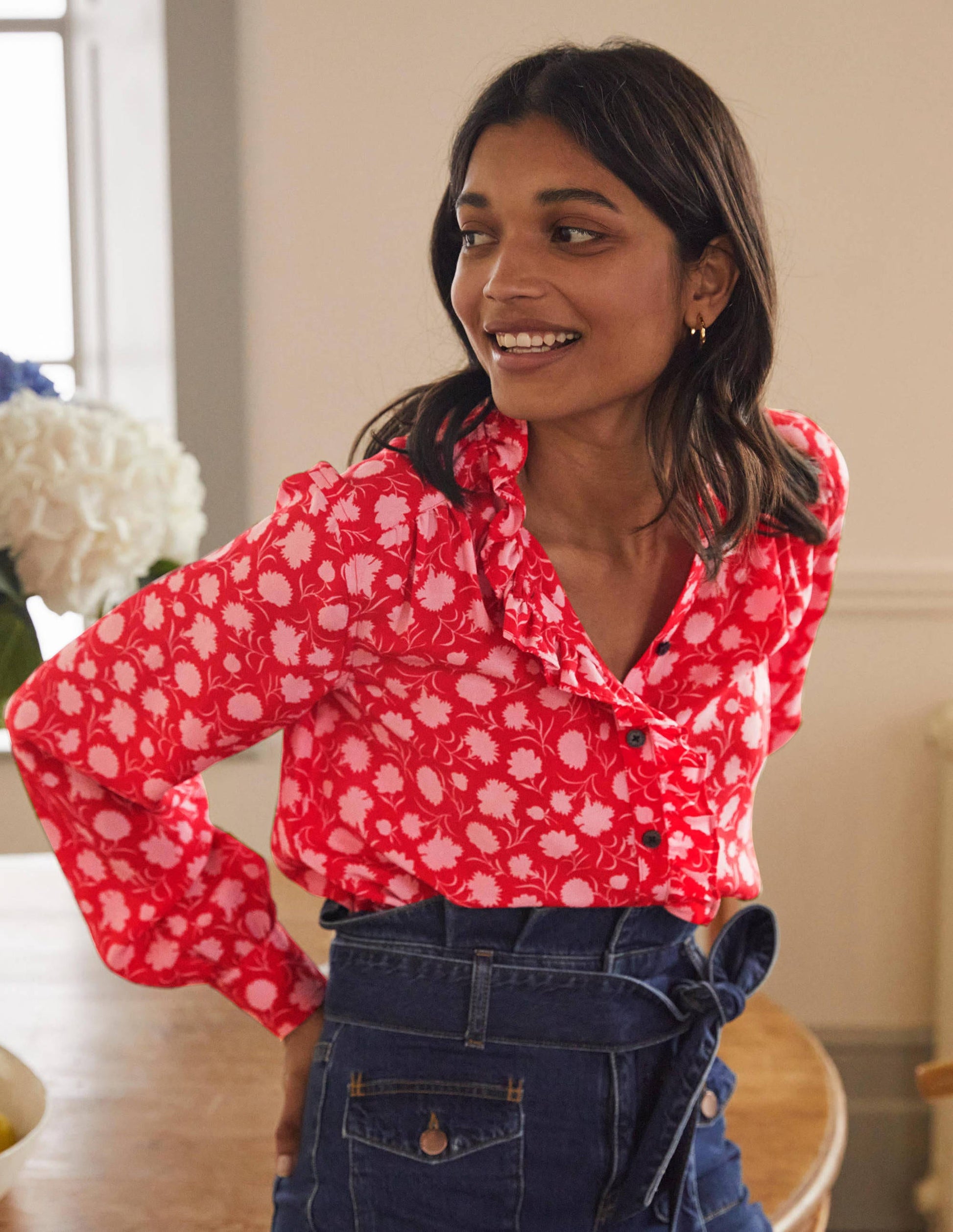 Seidenbluse mit hohem Kragen und Rüschen-Paprikarot, Knospen mit Blüten-4