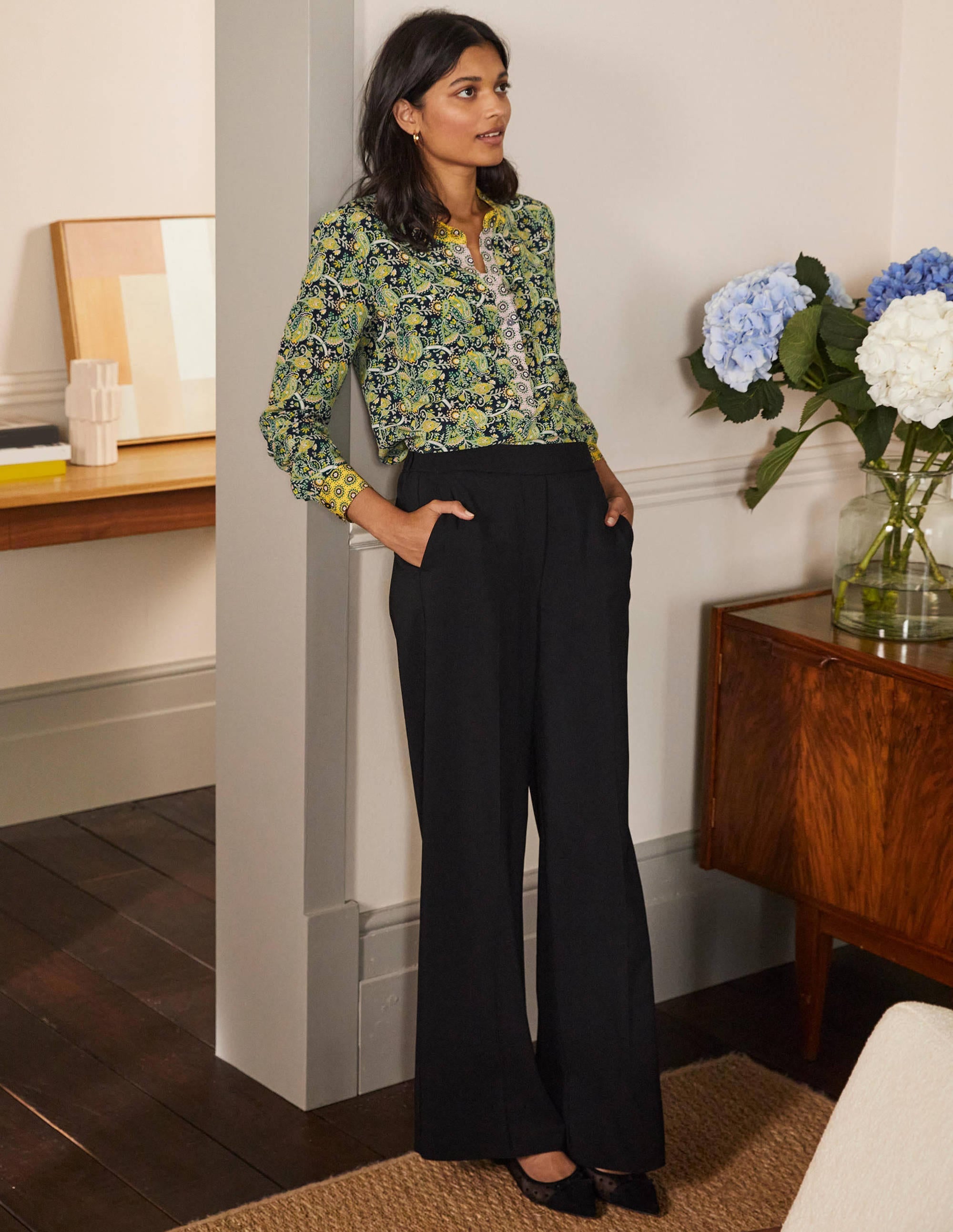 Blouse sans col en soie-Doré miel/bleu marine foncé - Image 3