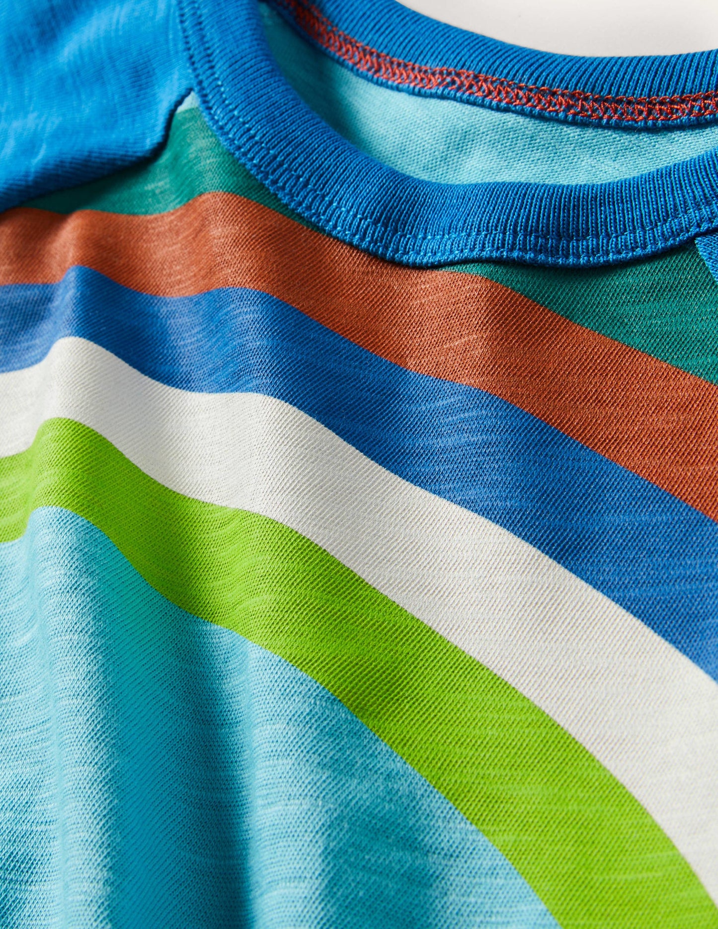 Raglan-T-Shirt in Blockfarben-Wasserblau, Regenbogen