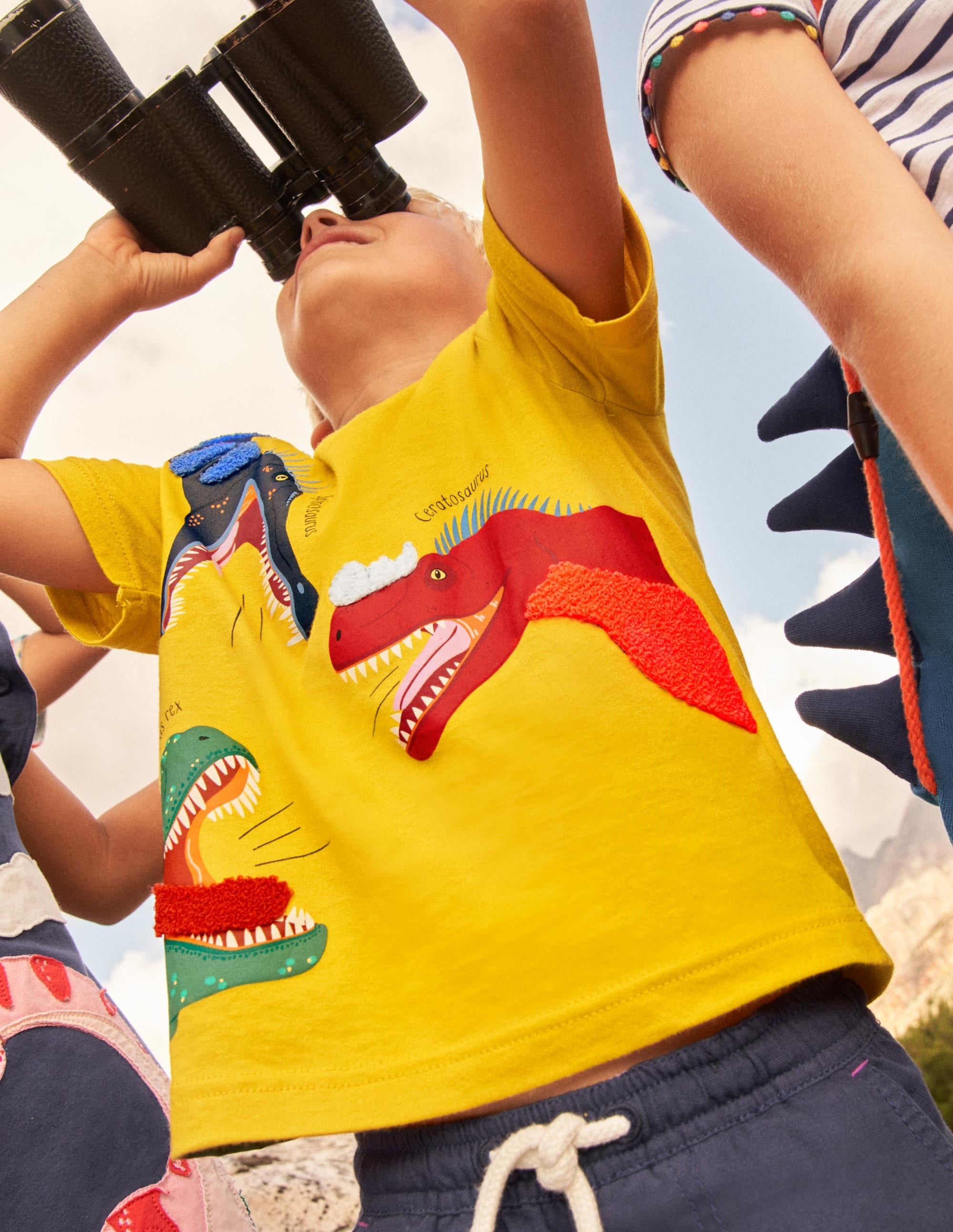 Peeking In Appliqué T-shirt-Daffodil Yellow Dinosaurs - Image 4