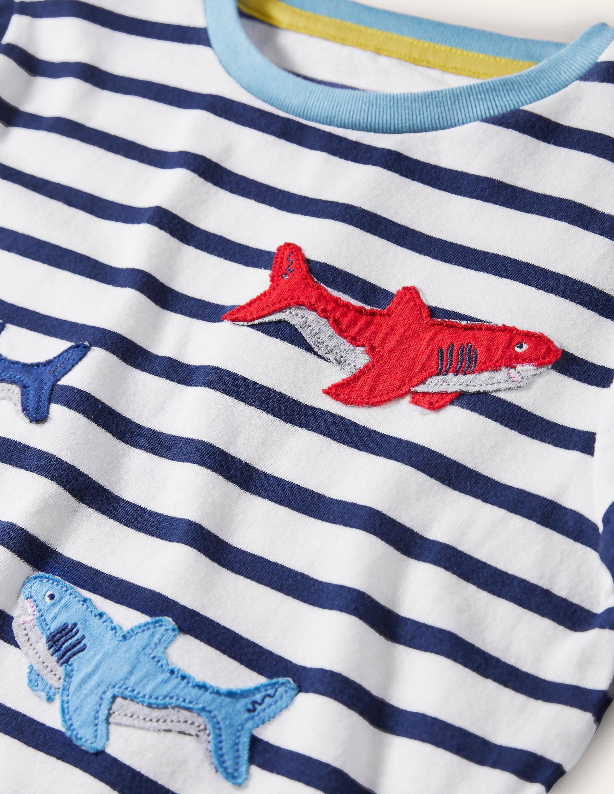 T-shirt façon marinière à appliqués-Requins bleu marine universitaire/ivoire - Image 3