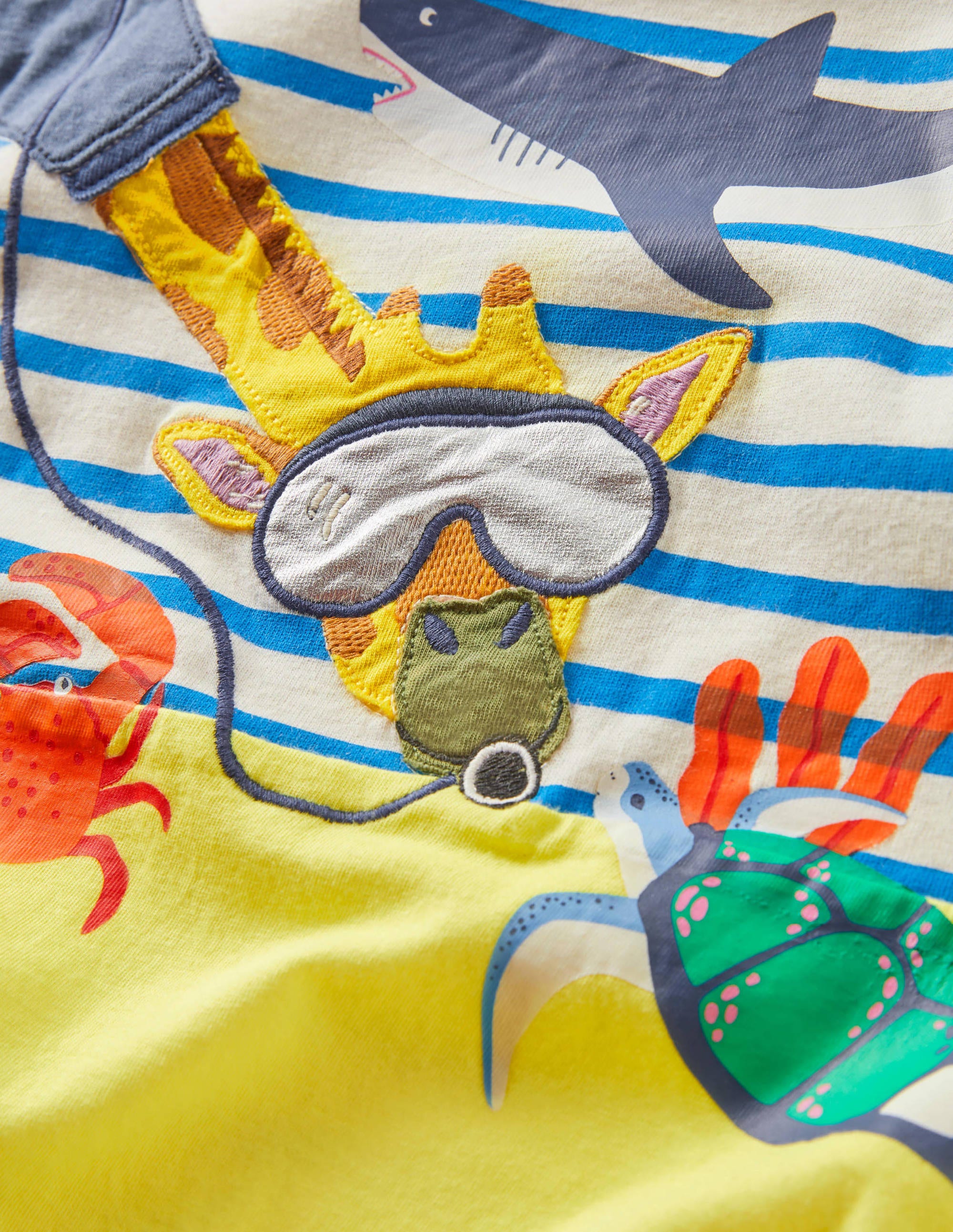 Gestreiftes T-Shirt mit Tierapplikation-Naturweiß/Marokkoblau, Giraffe - Image 3