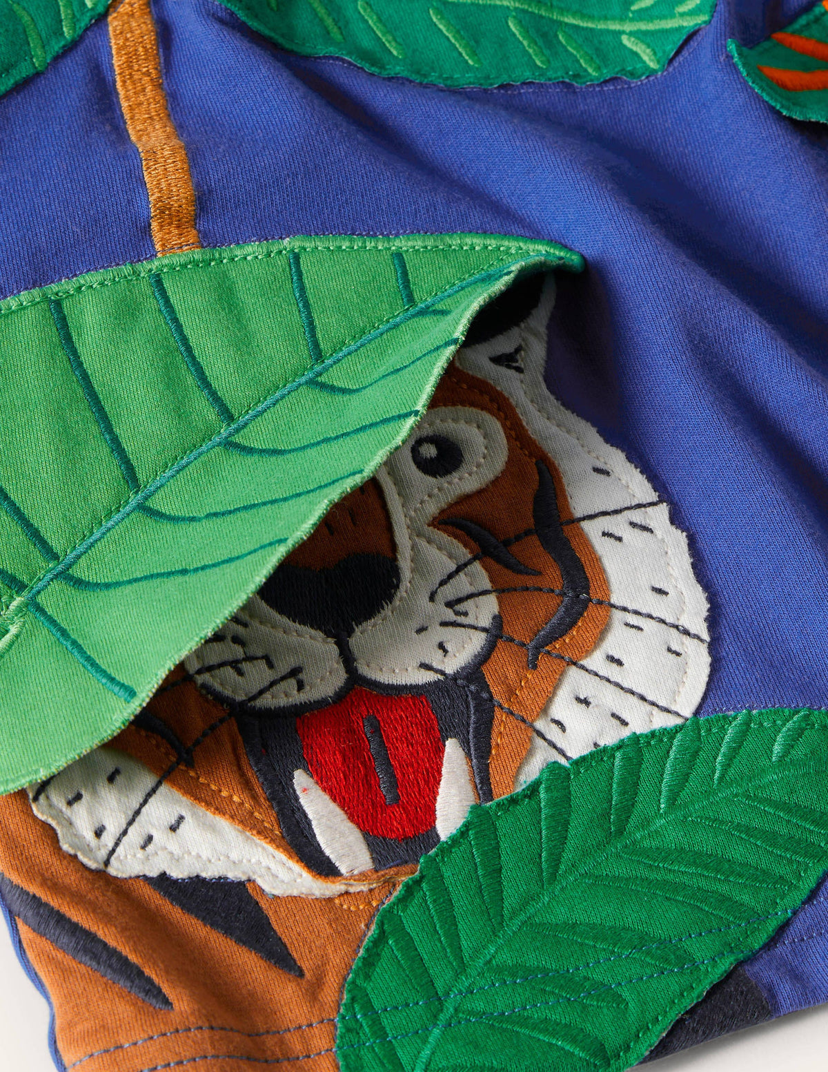 T-Shirt mit tierischem Aufklappmotiv-Glockenblumenblau, Vorwitzige Dschungelbewohner - Image 3