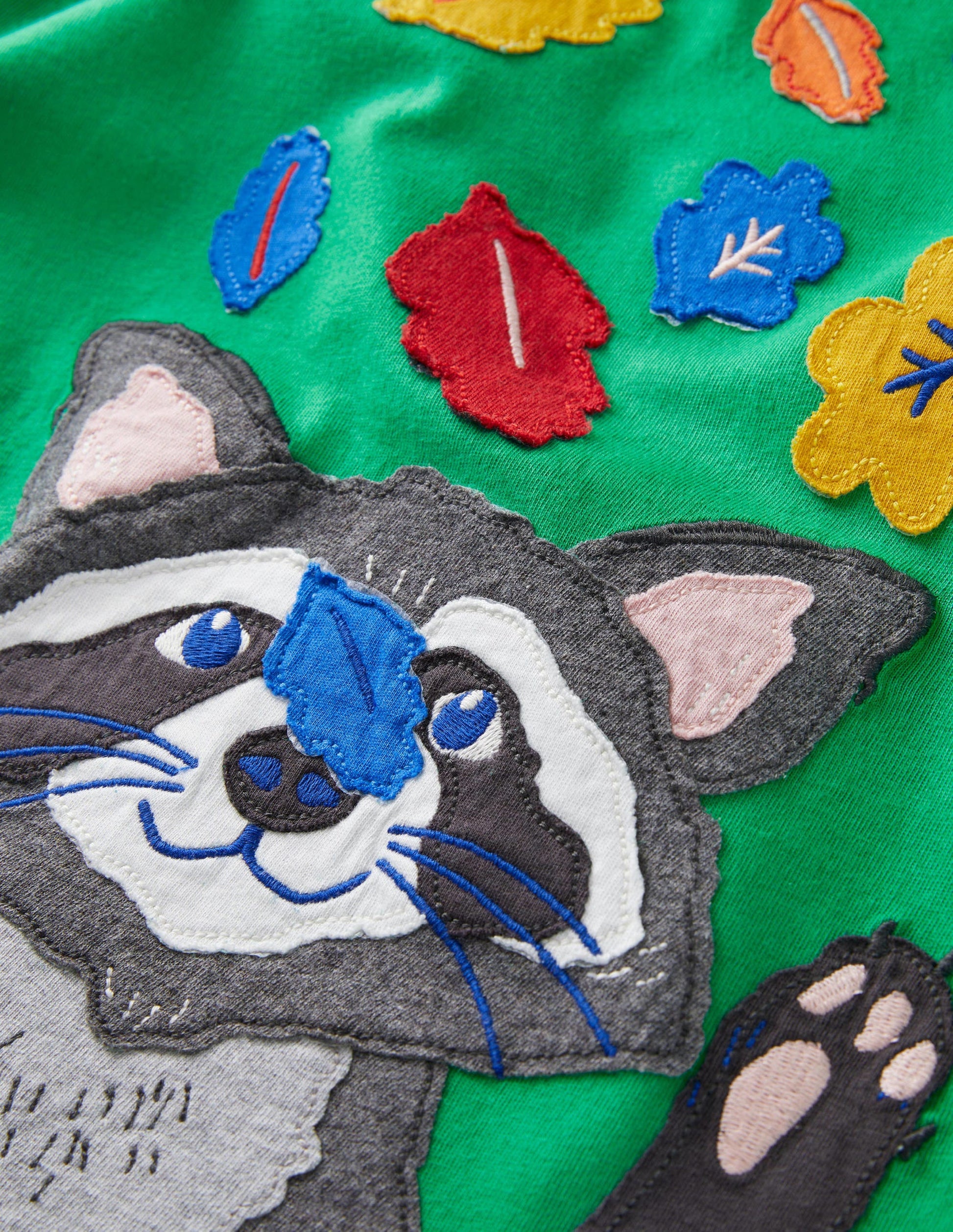 T-Shirt mit Applikationen auf Vorder- und Rückseite-Schottengrün, Waschbär-3