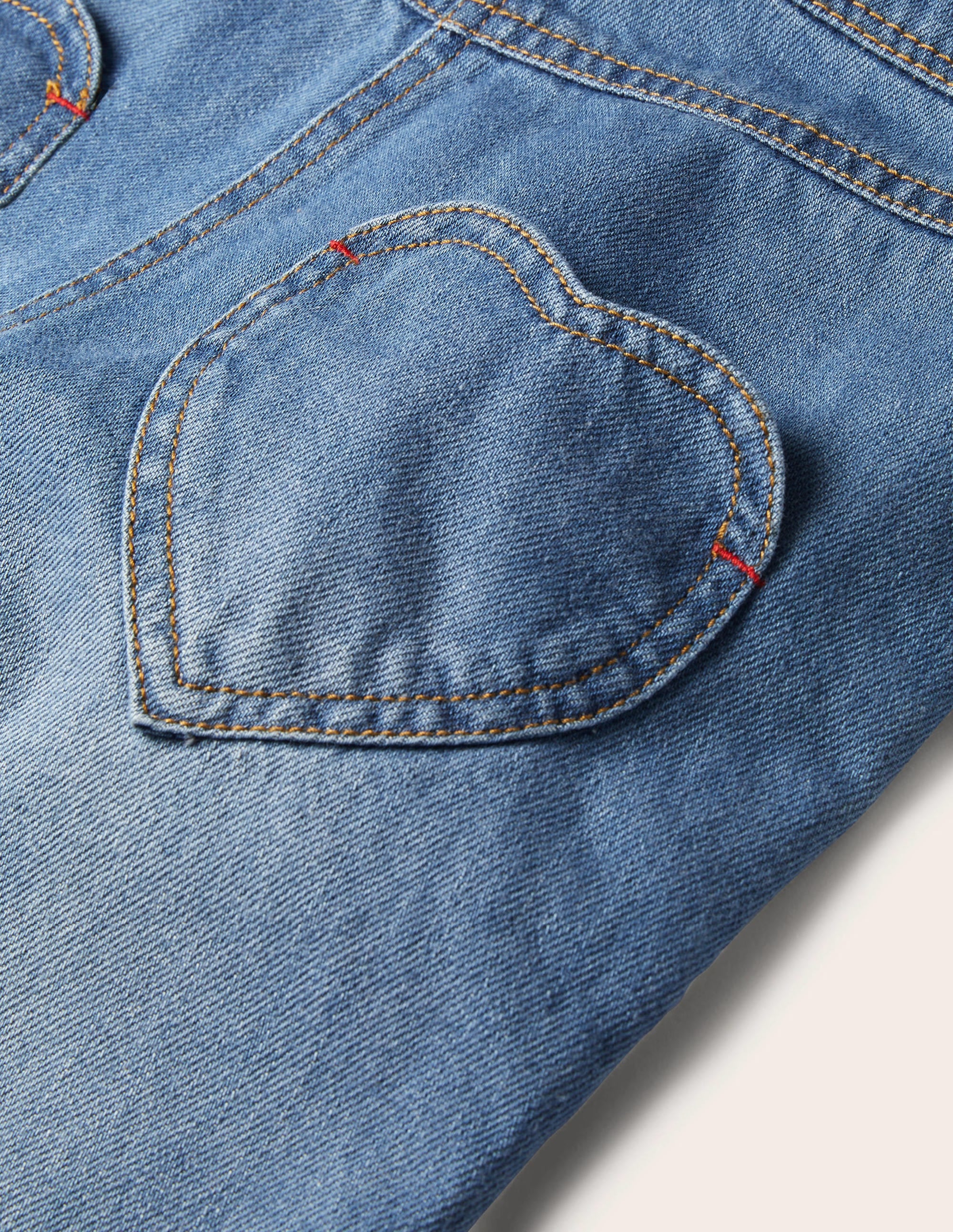 Latzhose mit Herzaufnäher-Mittleres Vintageblau, Denim - Image 3