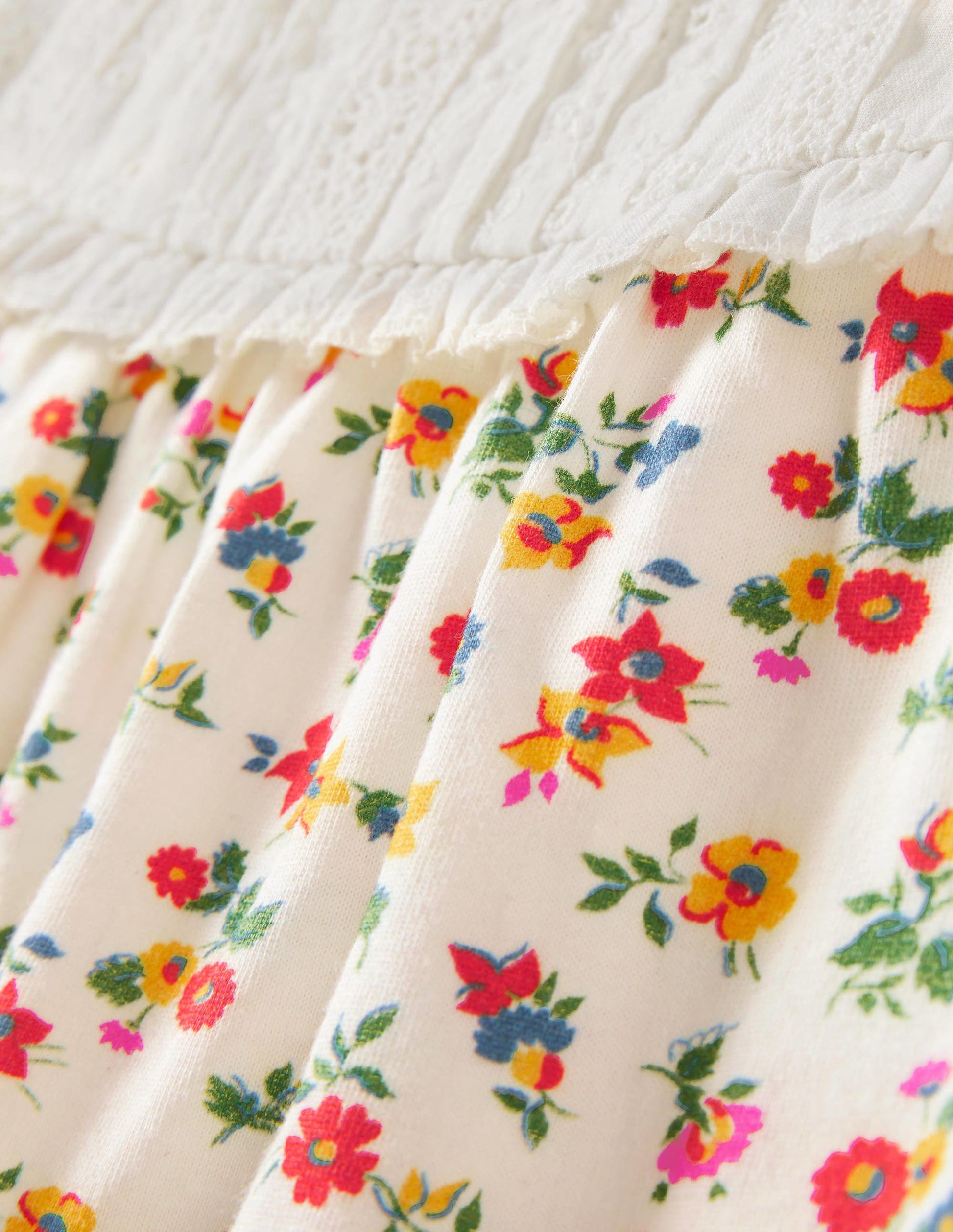 Top avec empiècement en broderie anglaise-Motif patchwork floral multi-3