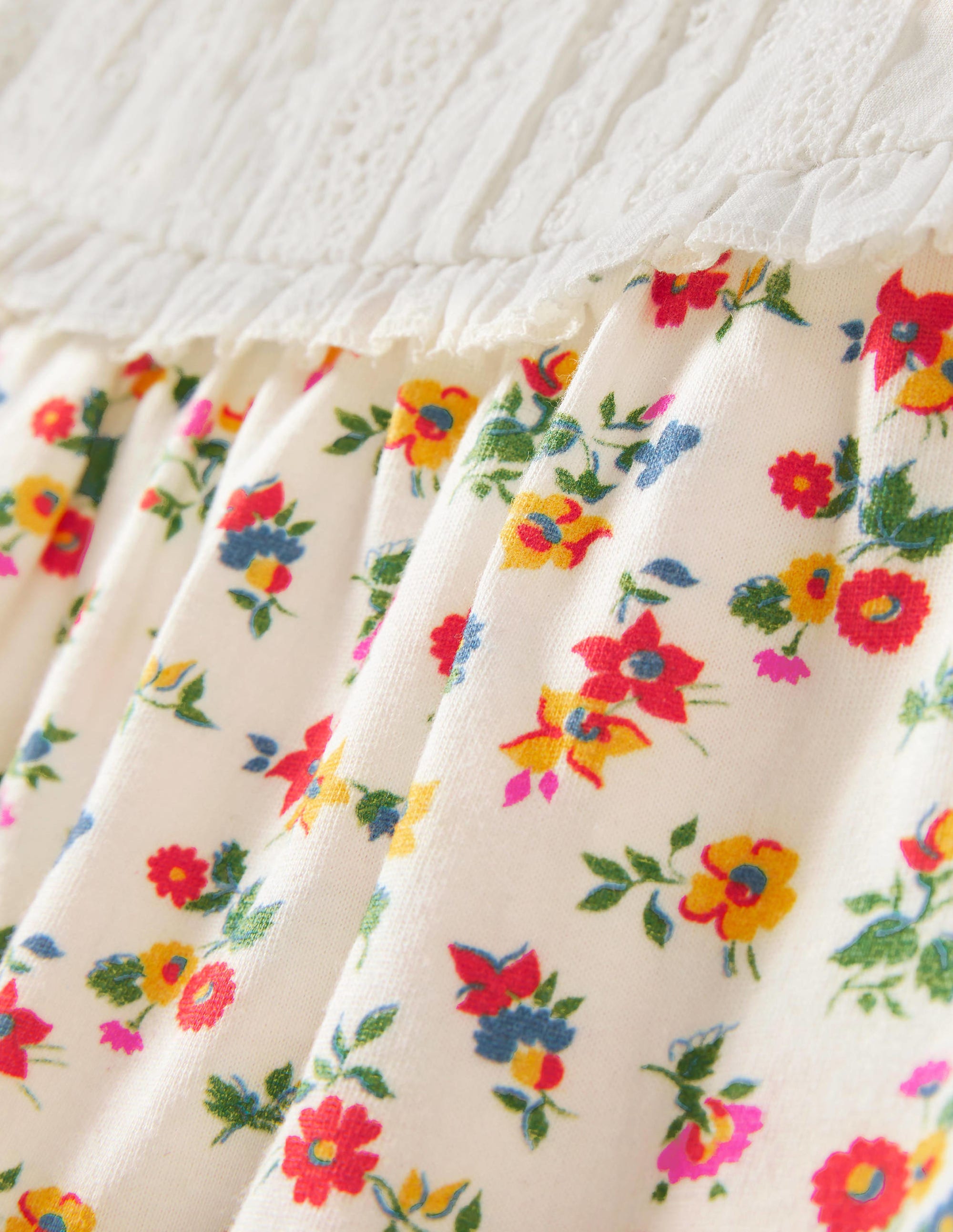Top avec empiècement en broderie anglaise-Motif patchwork floral multi - Image 3