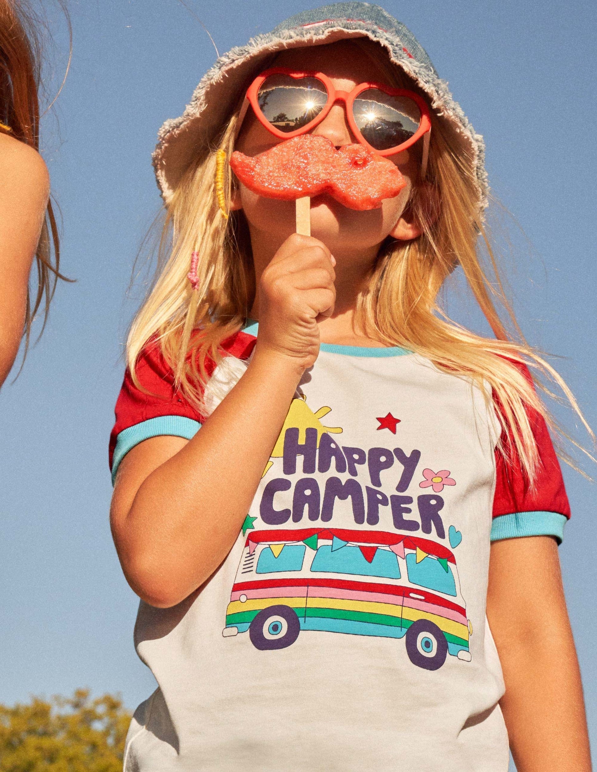 T-shirt à manches raglan et imprimés graphiques-Camping-car rouge feu-8