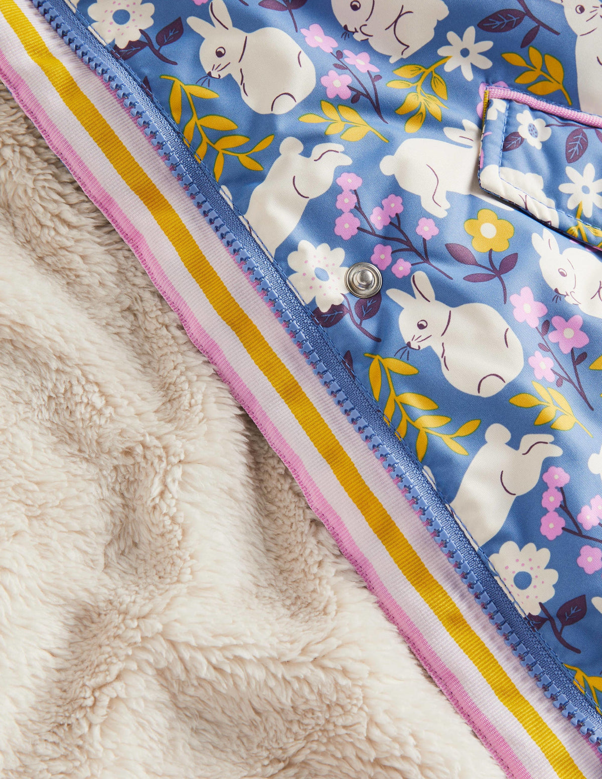 Blue Bunny Print Sherpa-Lined Anorak-Rivierablau, Häschen im Feld - Image 3