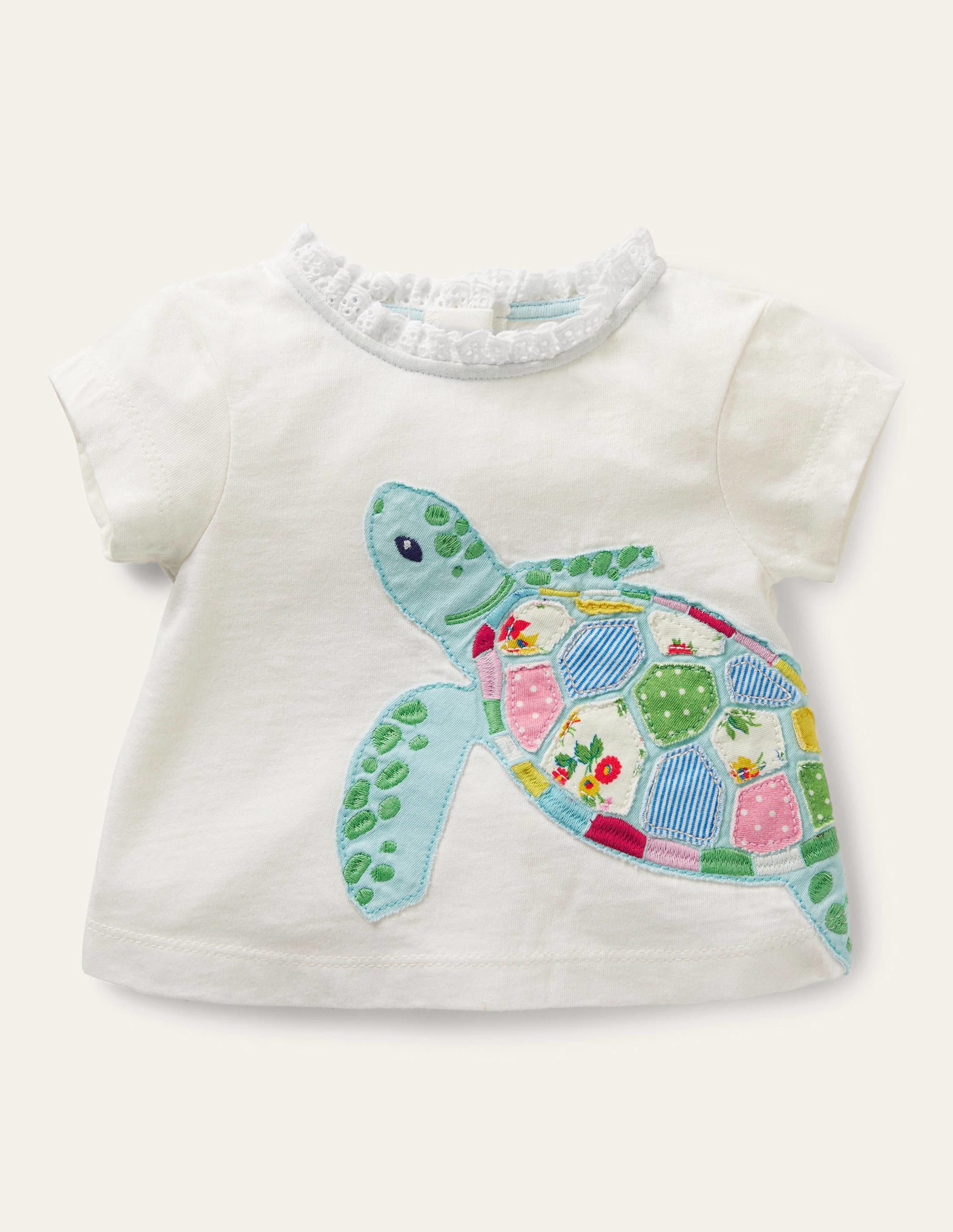T-Shirt mit Applikation und Rüschenkragen-Naturweiß, Schildkröte - Image 1