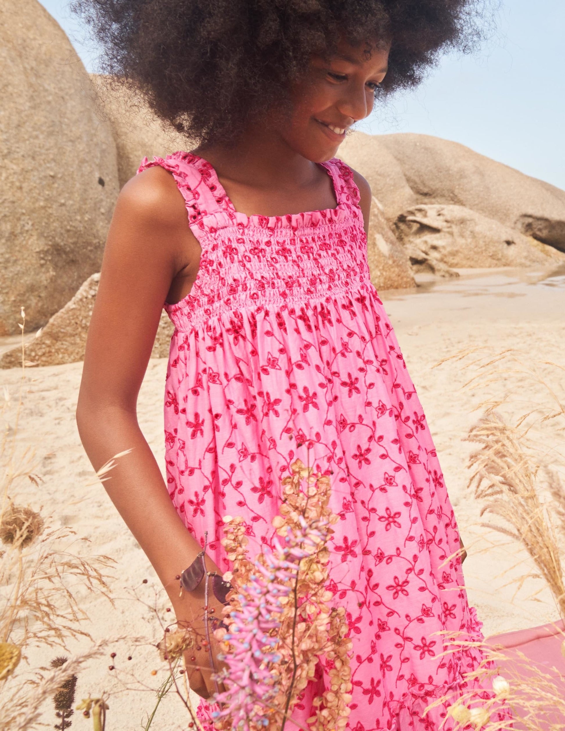 Robe midi volantée-Broderie rose pétale vif-5
