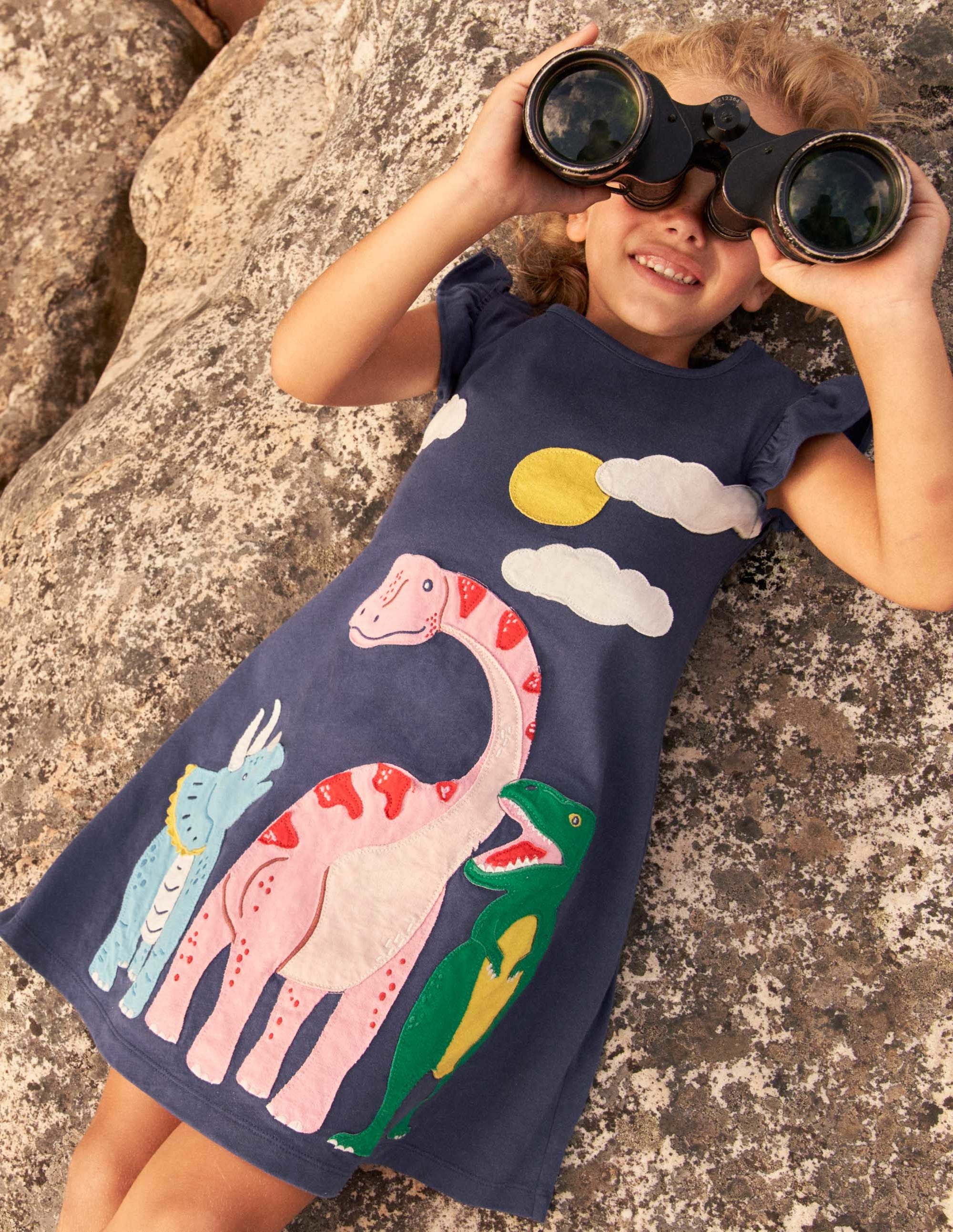Kleid mit Rüschenärmeln und Applikation-Dunkles Segelblau, Dinosaurier - Image 5