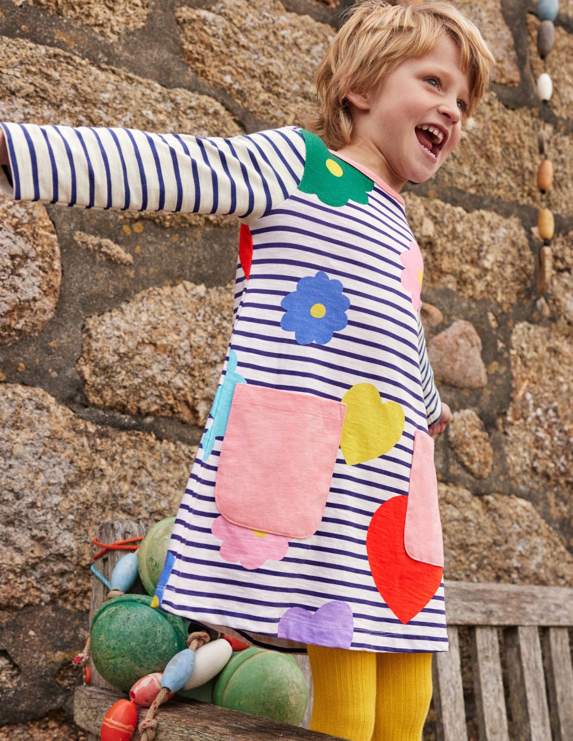 Fröhliches Jerseykleid mit Tasche-Naturweiß/Blau, Regenbogenfarbene Blumen-4