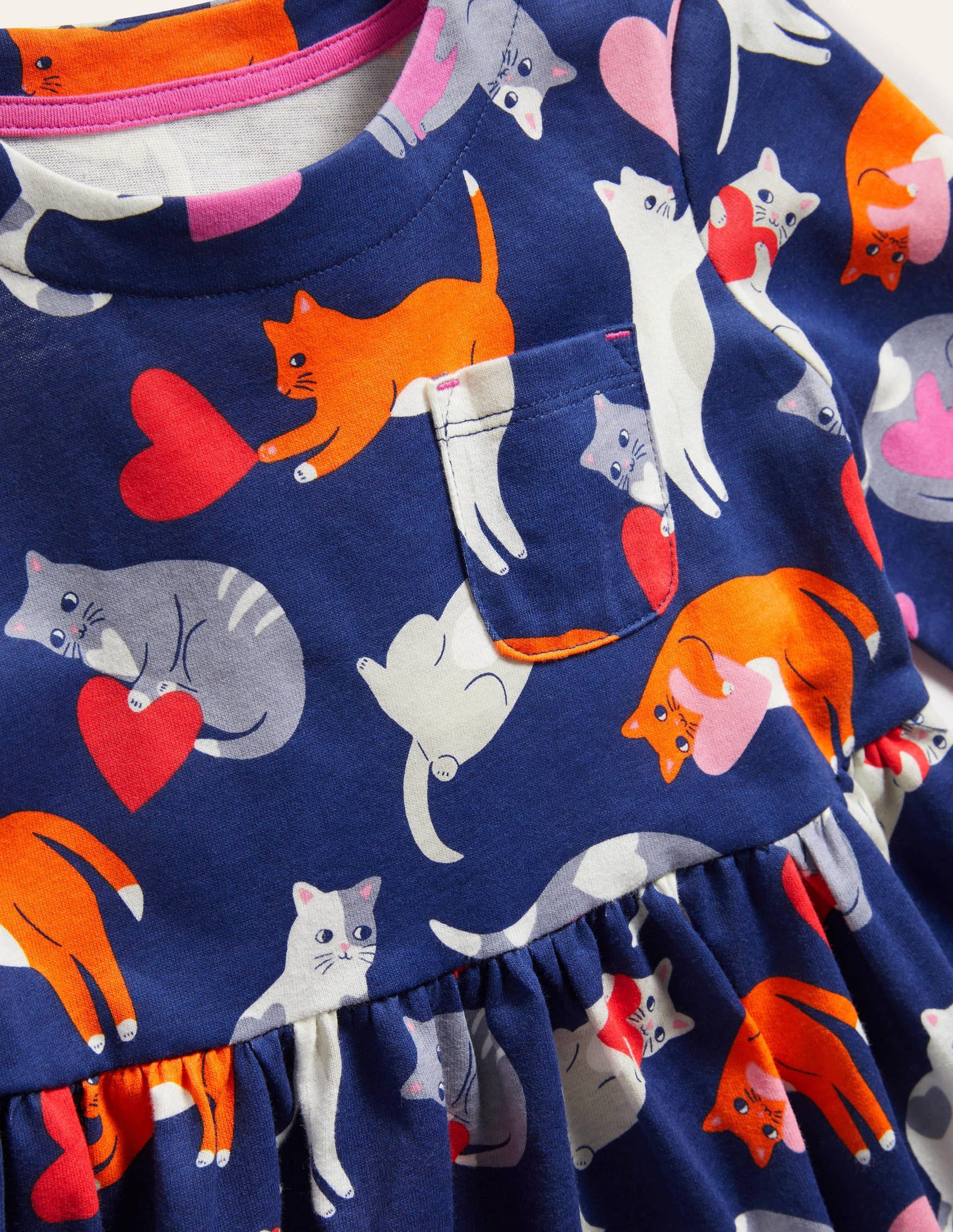 Fröhliches Jerseykleid mit langen Ärmeln-Segelblau, Katzen/Herzen-3