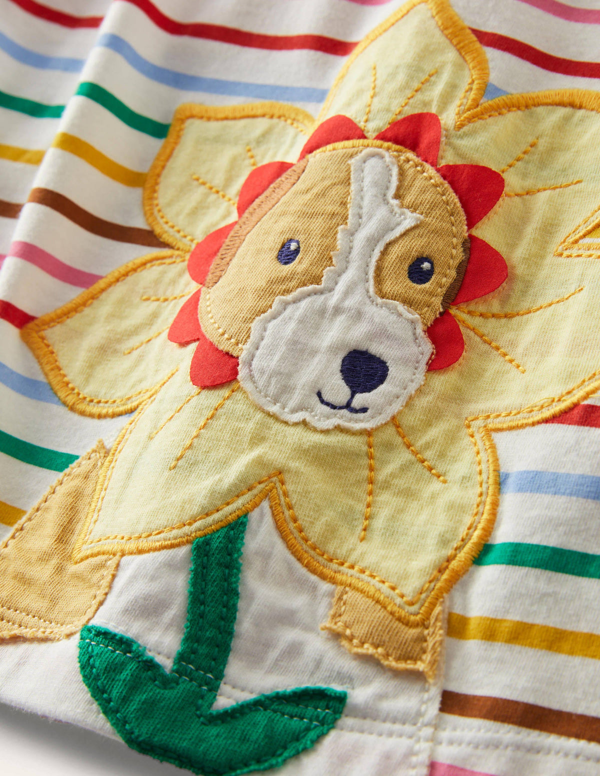 Oberteil mit großer Applikation-Naturweiß, Regenbogen/Hund - Image 3