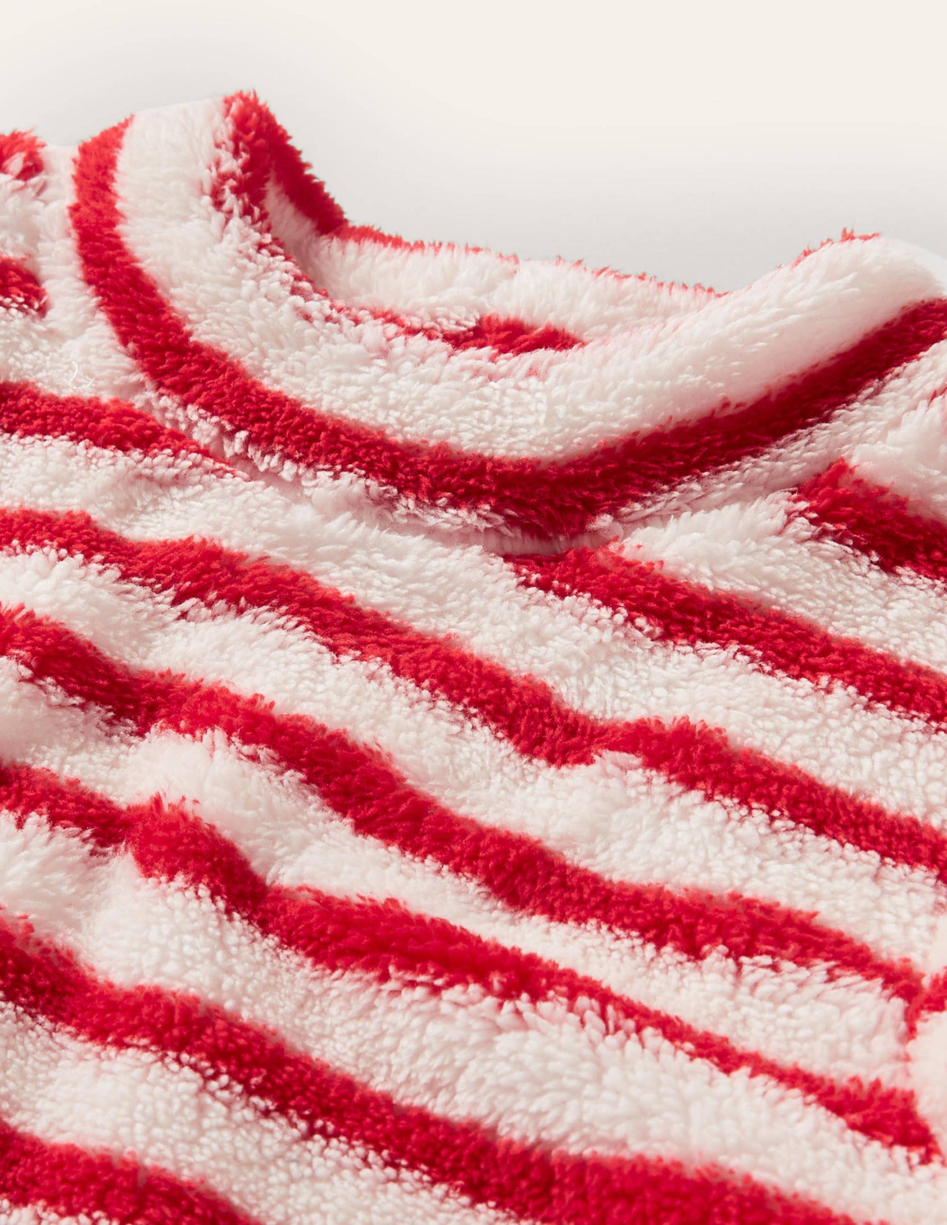 Flauschiges Oberteil mit Trichterkragen-Erdbeerkuchenrot/Naturweiß-3