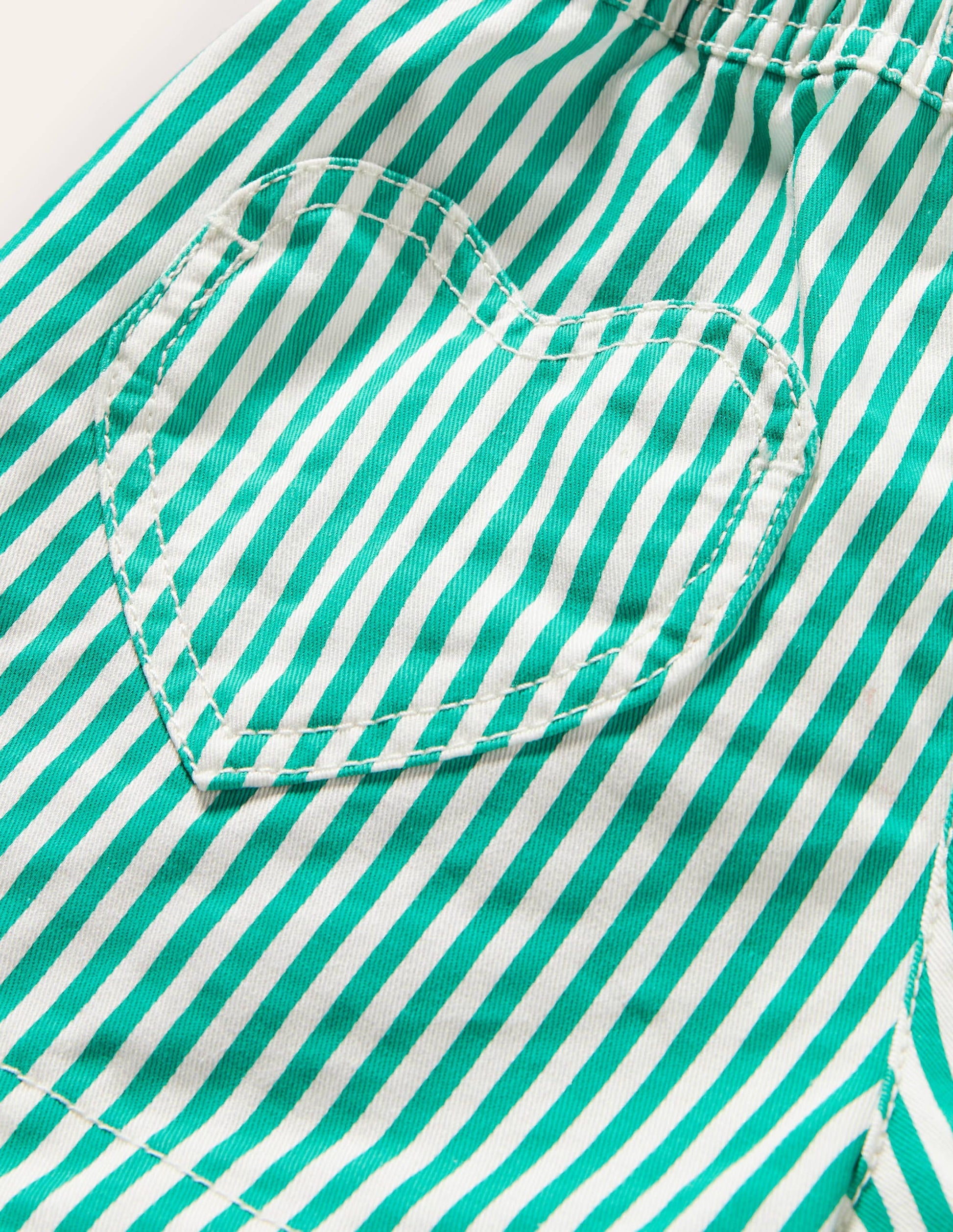 Shorts mit Herztaschen-Paprikagrün, Feine Streifen-3